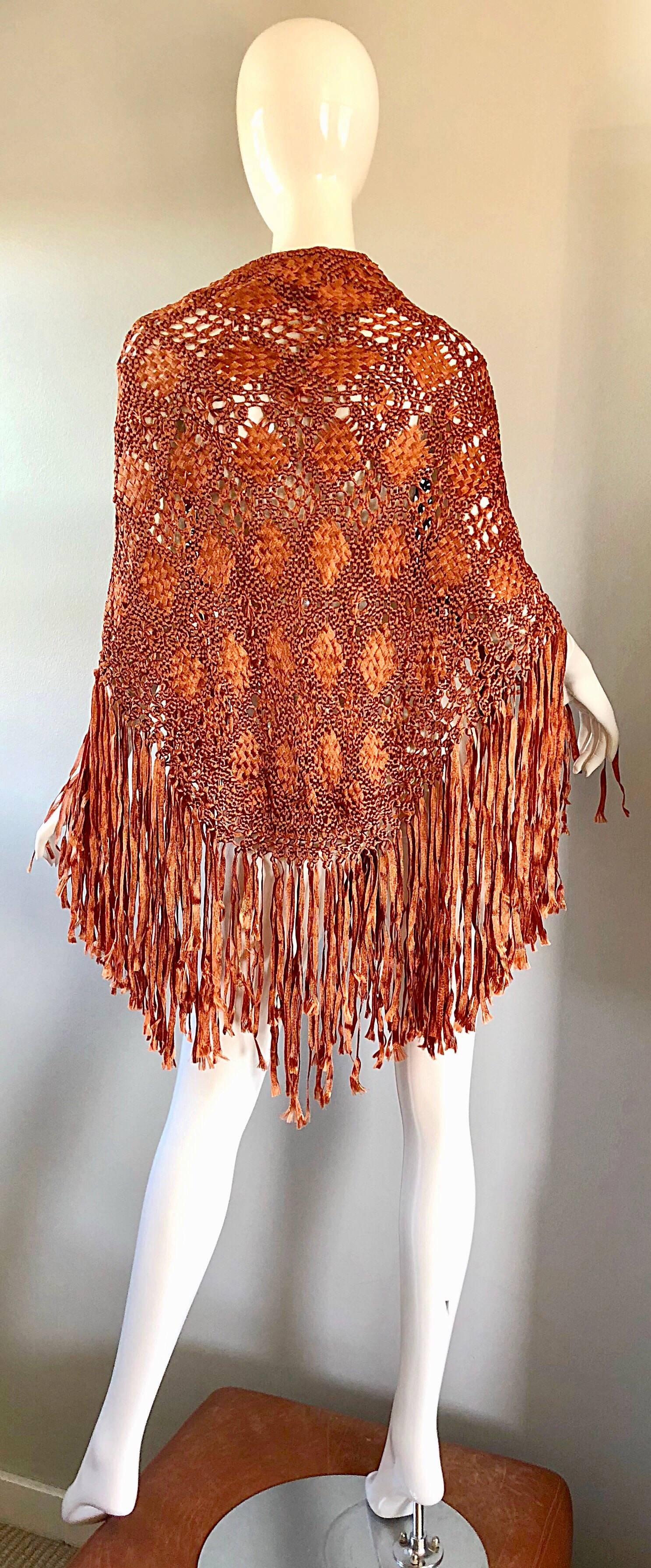 1970s Terra Cotta / Tan Brown Hand Crochet Rayon Vintage Fringe Piano Shawl  In Excellent Condition For Sale In San Diego, CA