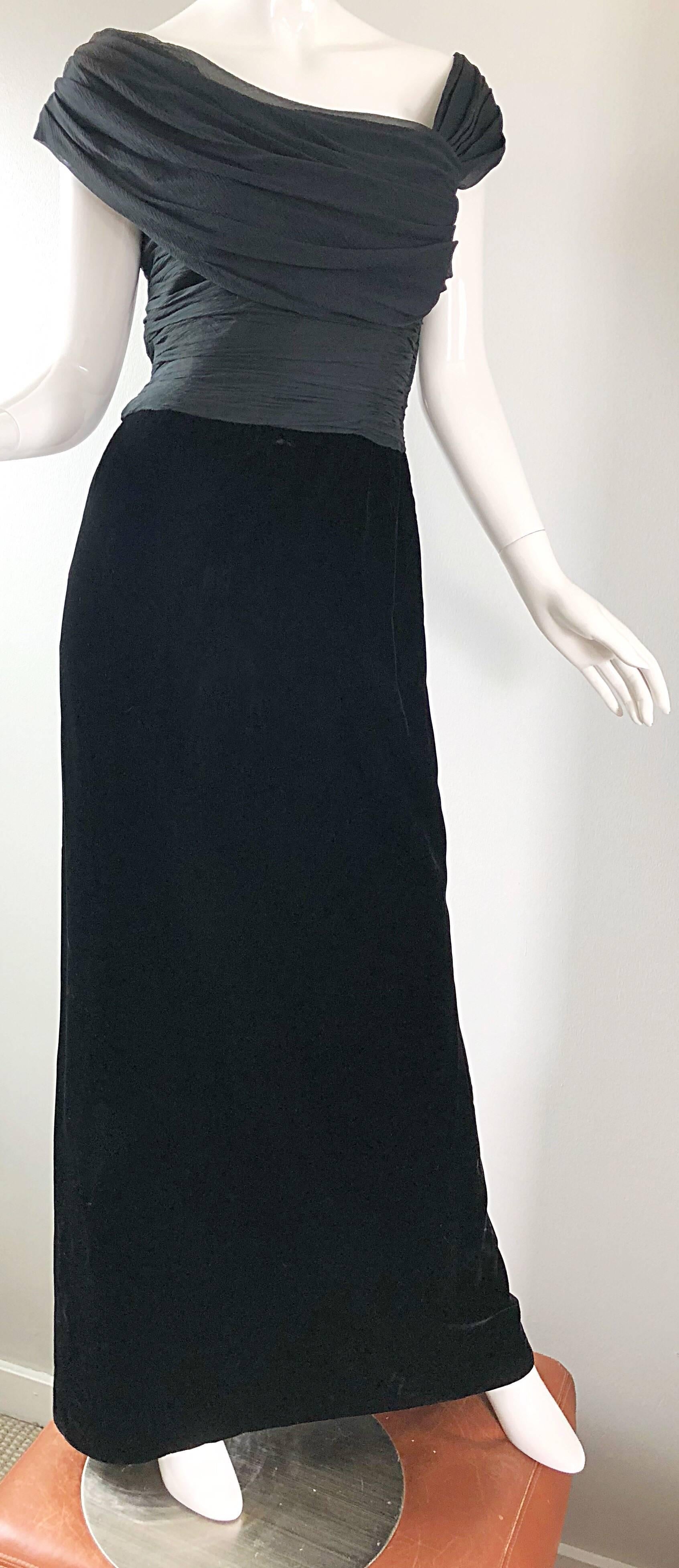 Vintage Oscar de la Renta Breathtaking Black Silk Chiffon + Velvet 1990s Gown 2