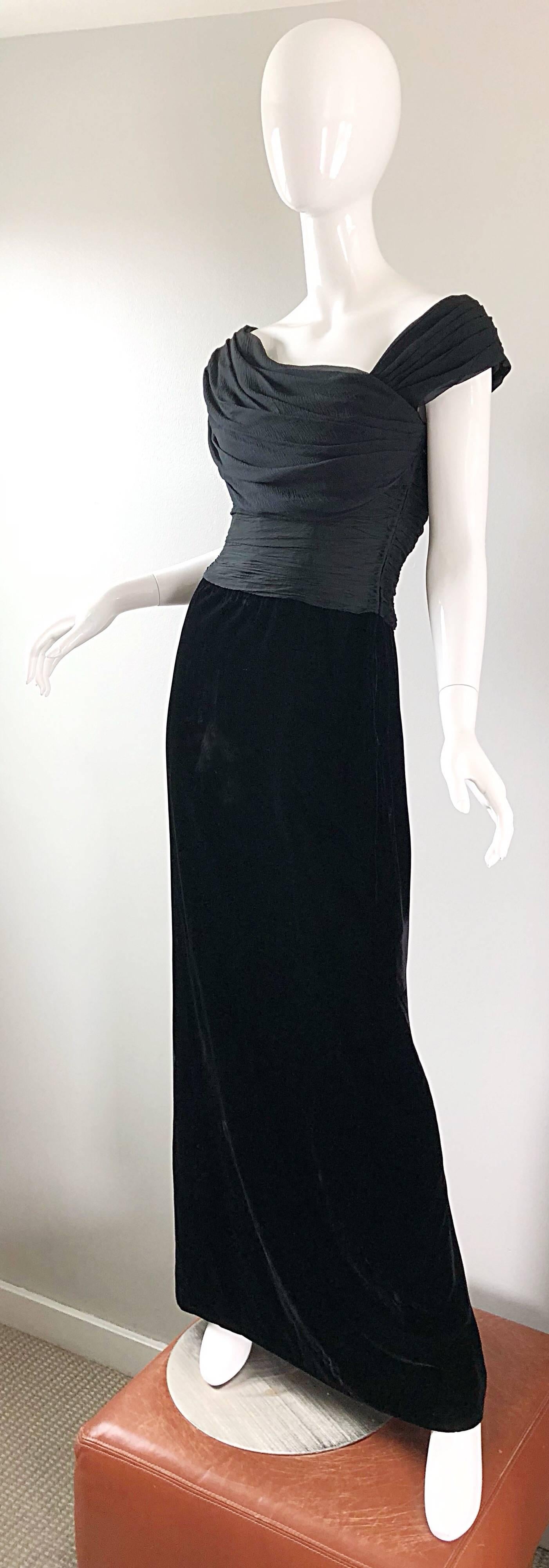 Vintage Oscar de la Renta Breathtaking Black Silk Chiffon + Velvet 1990s Gown 5