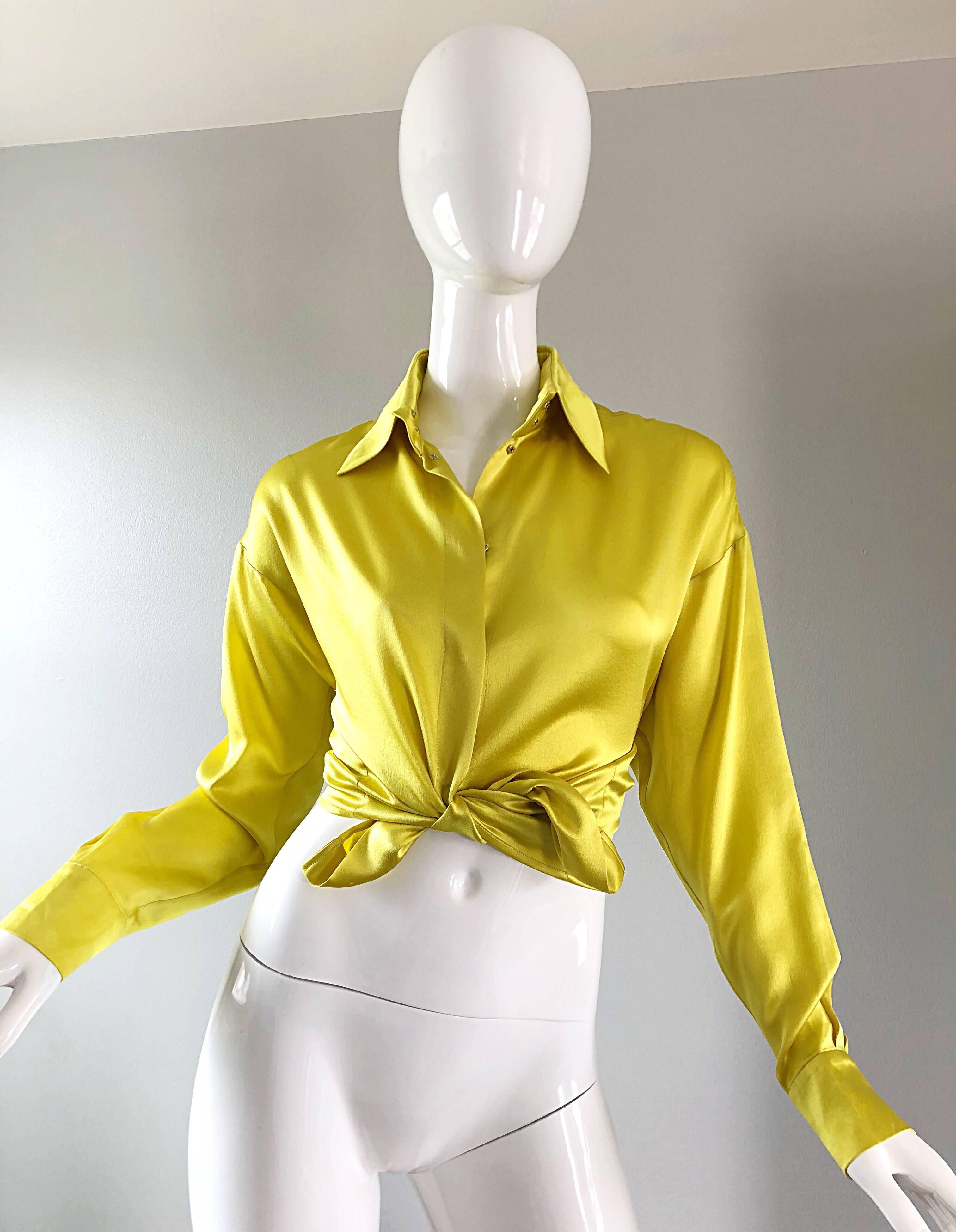 Vintage Yves Saint Laurent 1990er Chartreuse langärmlige liquide Seidenbluse YSL im Zustand „Hervorragend“ im Angebot in San Diego, CA