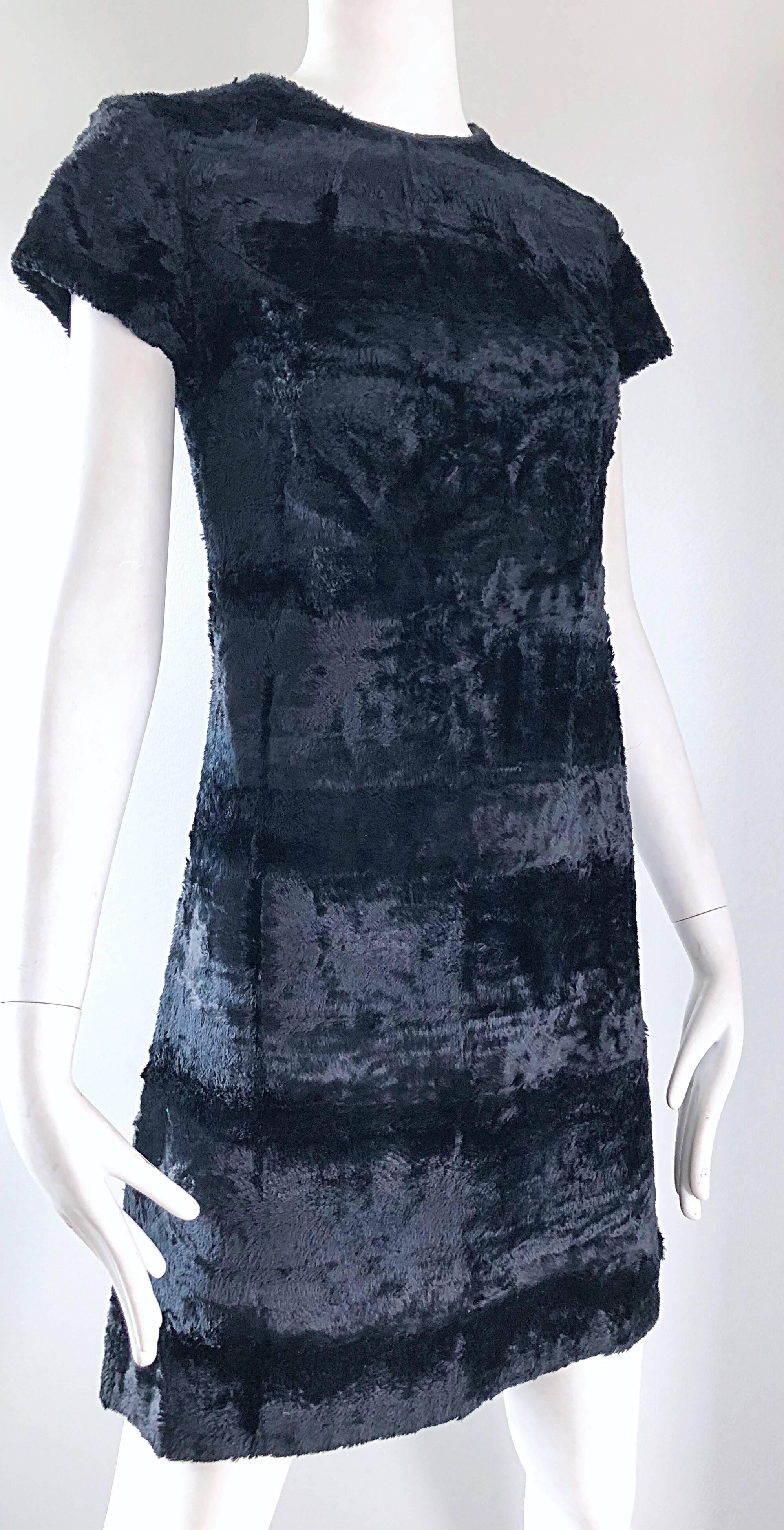 Chic 1960s Saks 5th Avenue Faux Fur Black Shift A - Line Mod Vintage 60s Dress In Excellent Condition For Sale In San Diego, CA