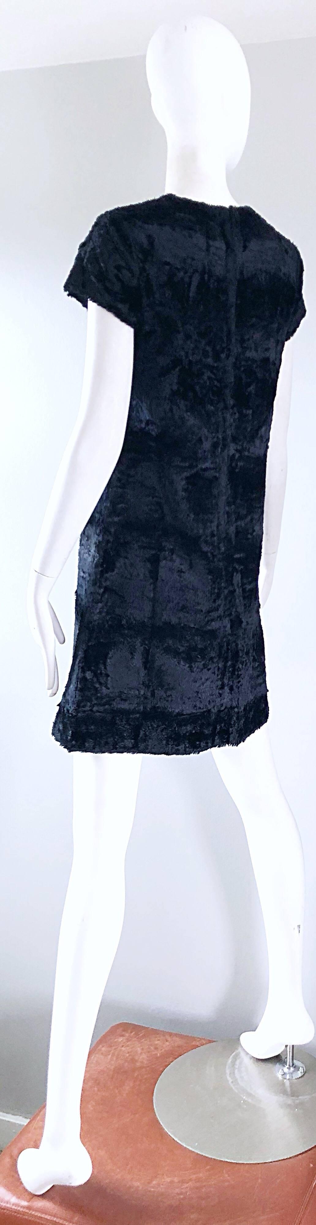 Chic 1960s Saks 5th Avenue Faux Fur Black Shift A - Line Mod Vintage 60s Dress For Sale 6