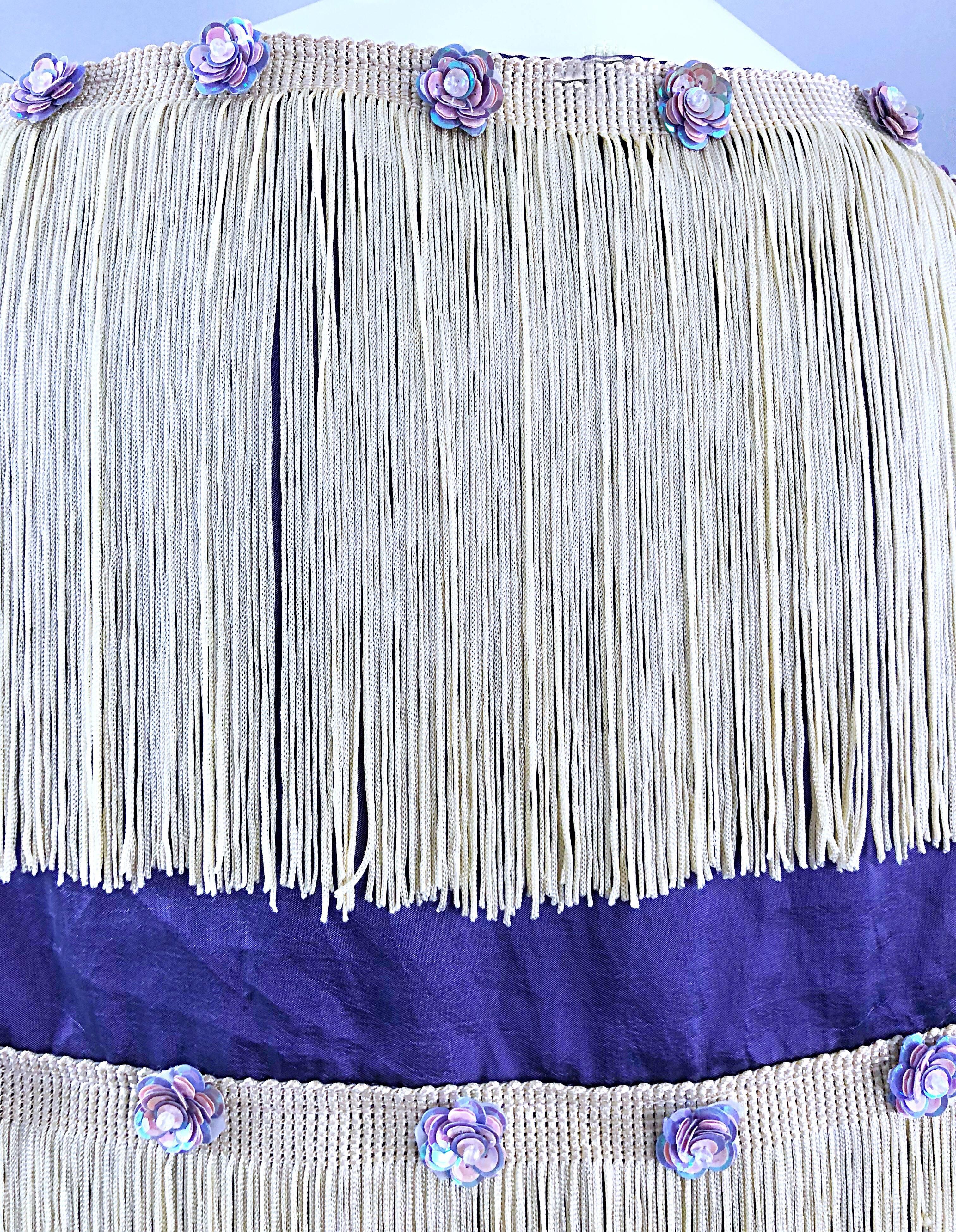 Blanc Magnifique foulard à sequins violet et ivoire à larges franges vintage des années 1950 en vente