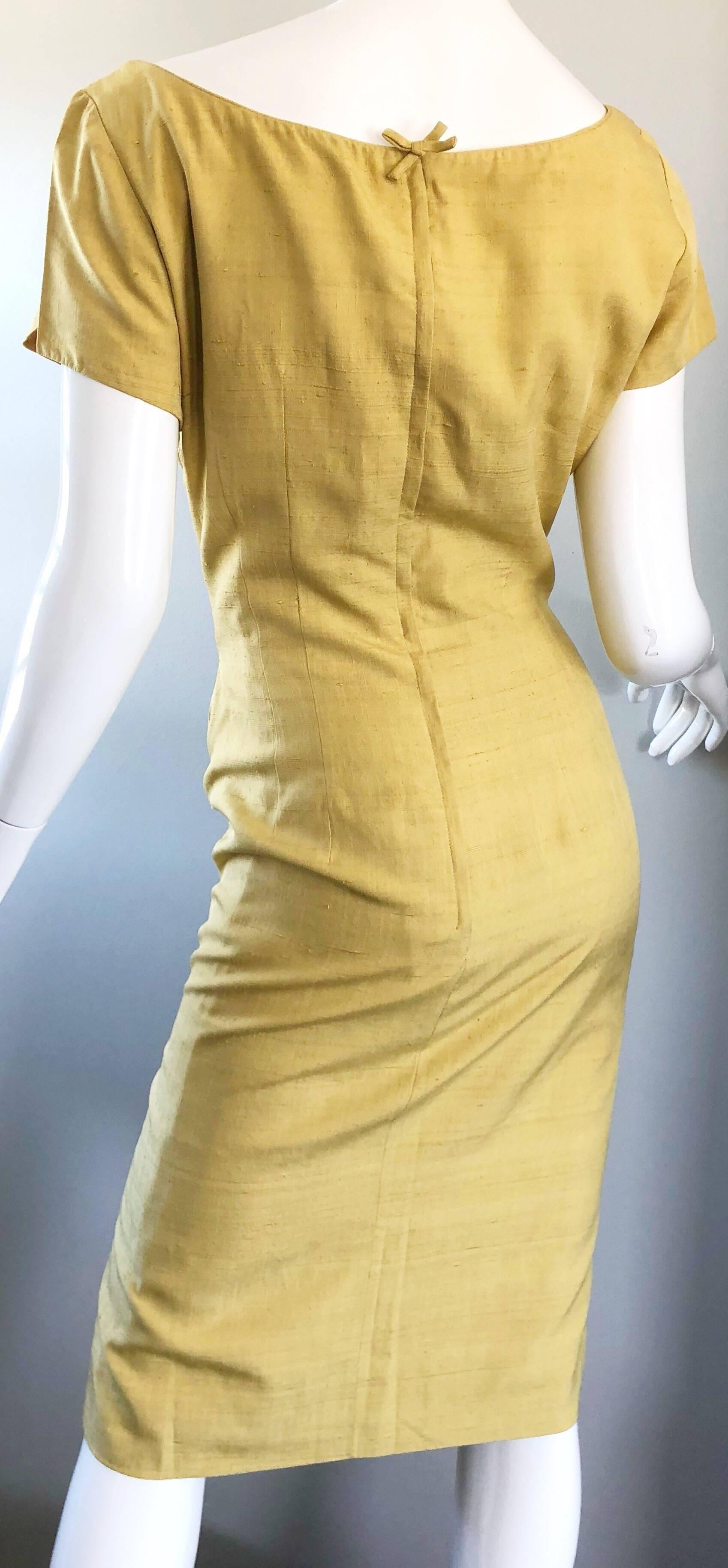 1950s Mr. Blackwell Current Size 10 / 12 Mustard Yellow Silk Vintage 50s Dress For Sale 4