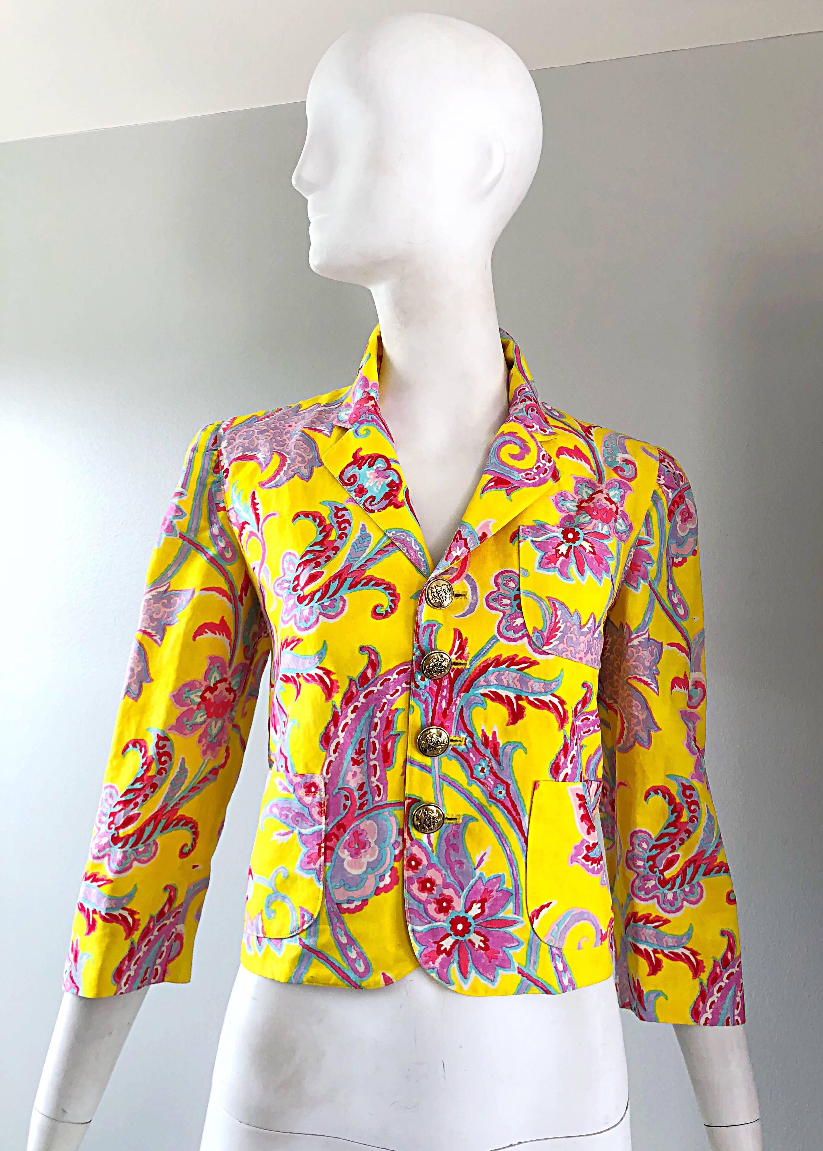 Amazing 1990s vintage RALPH LAUREN Purple Label canary yellow and pink paisley print 3/4 sleeves cropped jacket! Vibrant yellow backdrop, with pink, purple, blue and white paisley prints throughout. Lightweight soft linen and cotton blend makes for