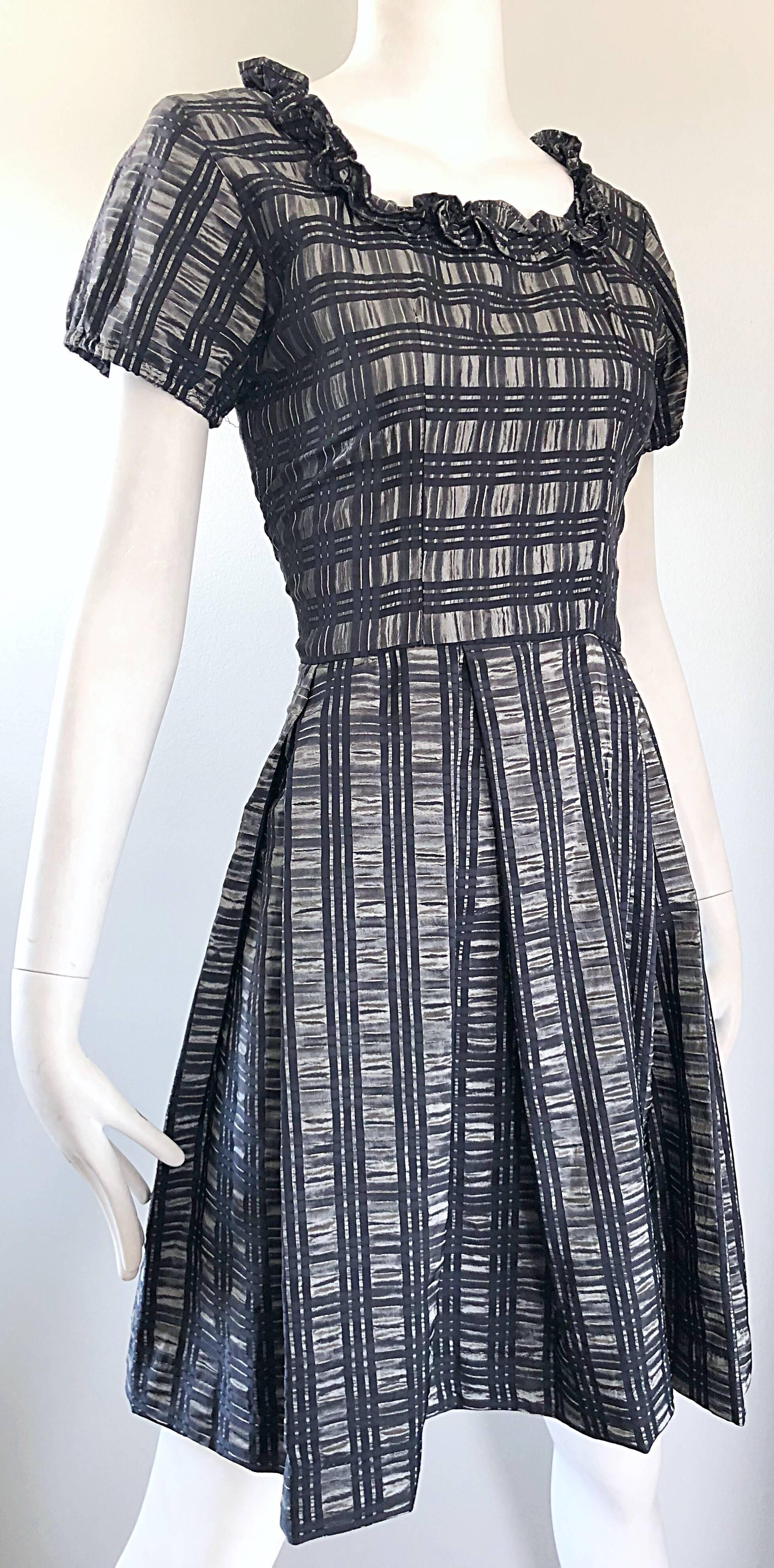 1950s Grey + Black Silk Plaid Taffeta Fit n Flare Short Sleeve Vintage 50s Dress In Excellent Condition For Sale In San Diego, CA