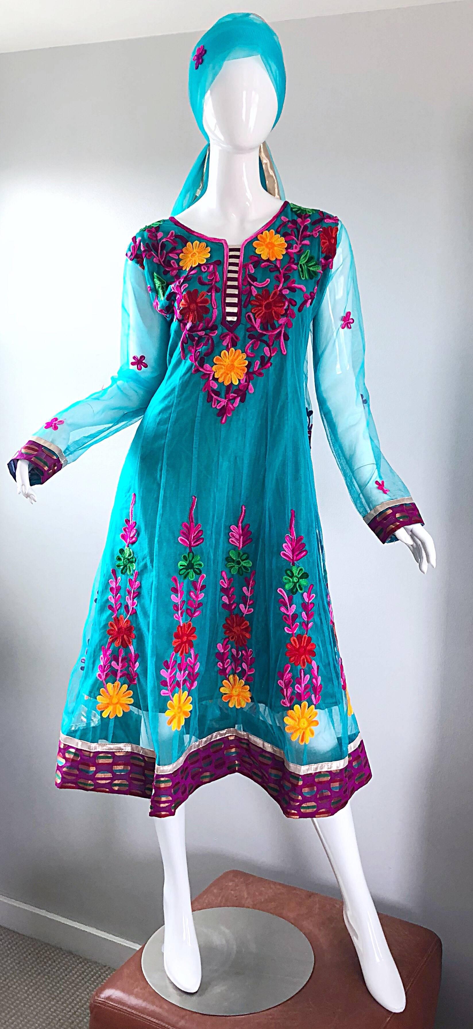 Magnifique robe Kurta indienne brodée bleu turquoise des années 1970 + ceinture Pour femmes en vente