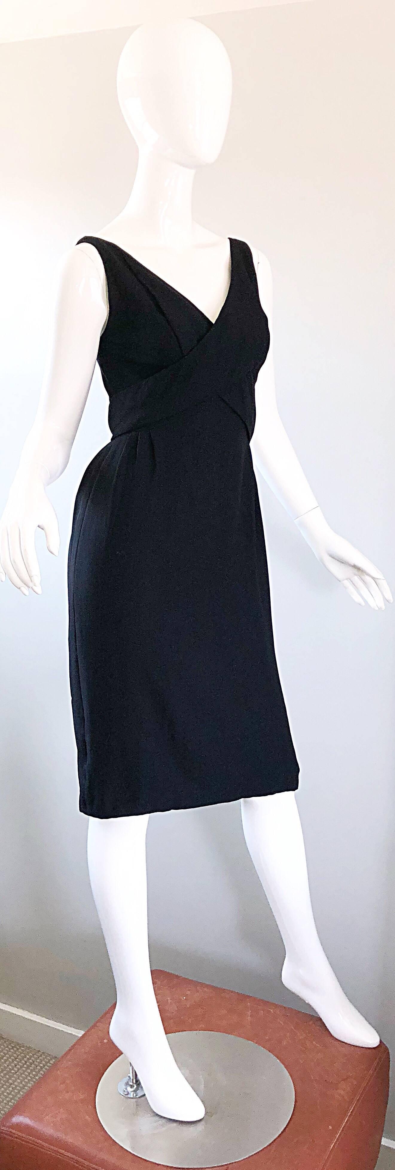 1950s Chic Crepe Sleeveless Perfect Vintage 50s Little Black Sheath Dress In Excellent Condition For Sale In San Diego, CA