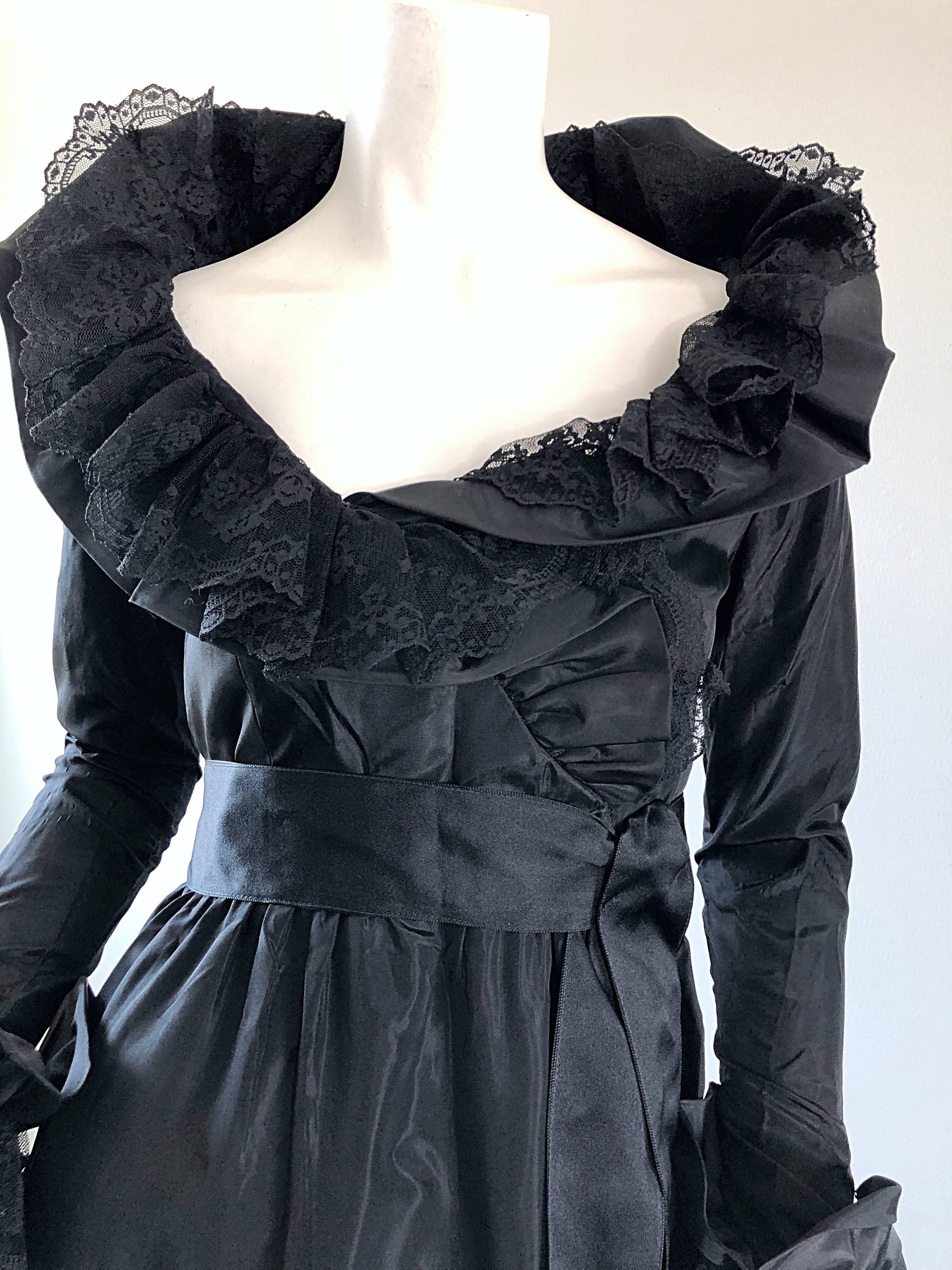 Precioso vestido de noche Vintage Bill Blass Couture de seda tafetán y encaje de manga larga Negro en venta