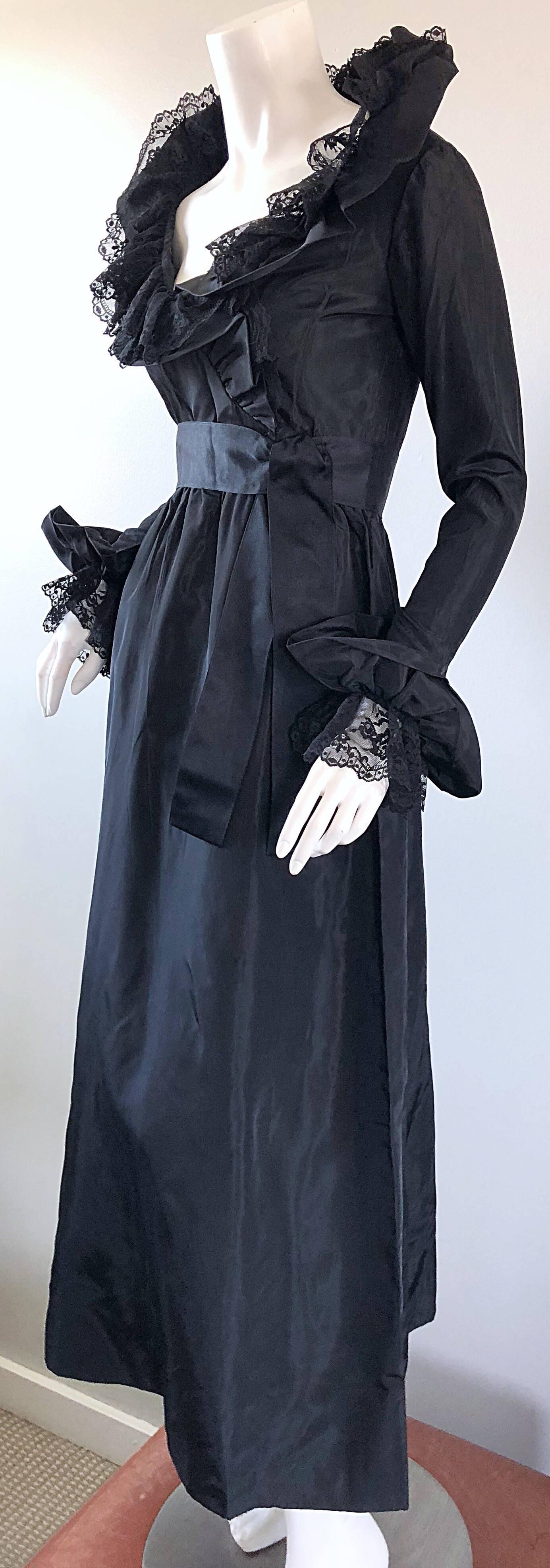 Precioso vestido de noche Vintage Bill Blass Couture de seda tafetán y encaje de manga larga en venta 9