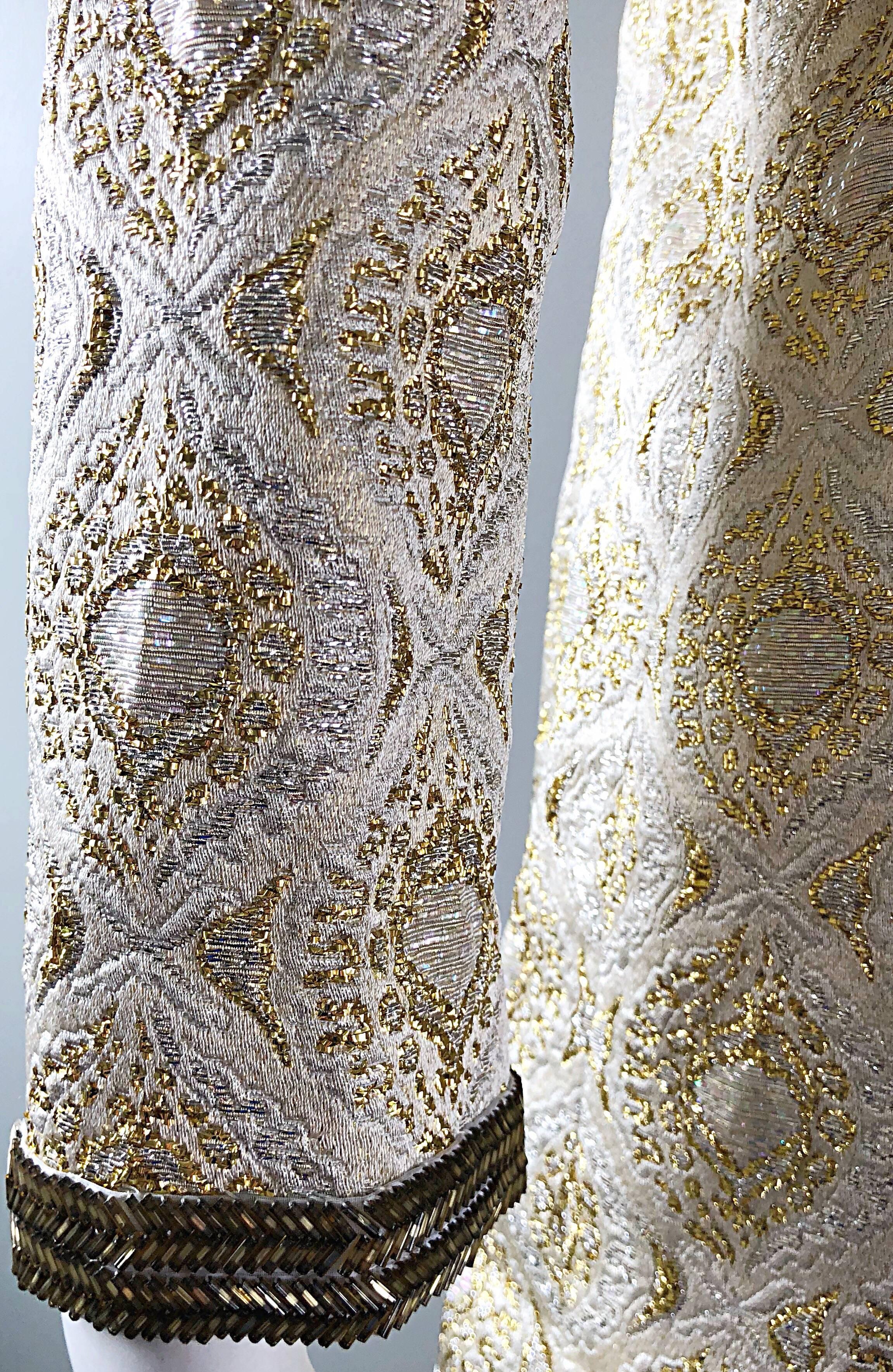 Magnifique robe longue caftan vintage perlée en brocart de soie doré et argenté, années 70 en vente 3