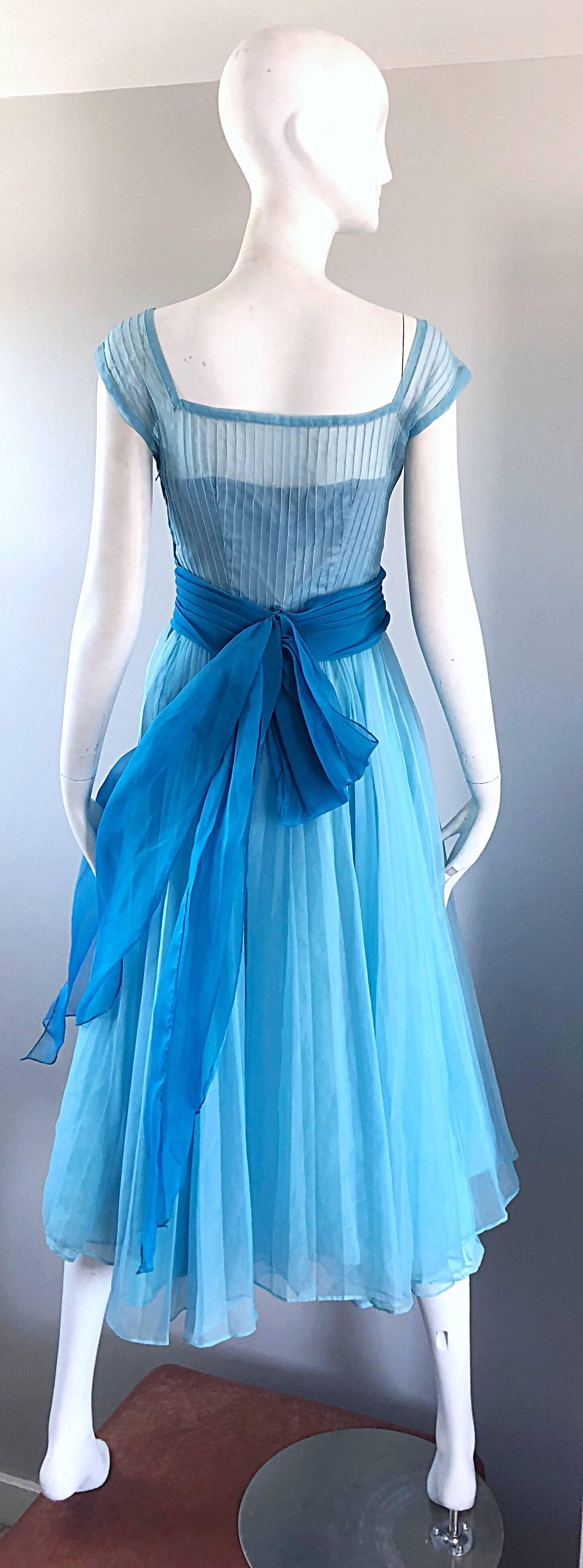 1950s Fred Perlberg Beautiful Robins Egg Blue Fit n' Flare Vintage 50s Dress Excellent état - En vente à San Diego, CA