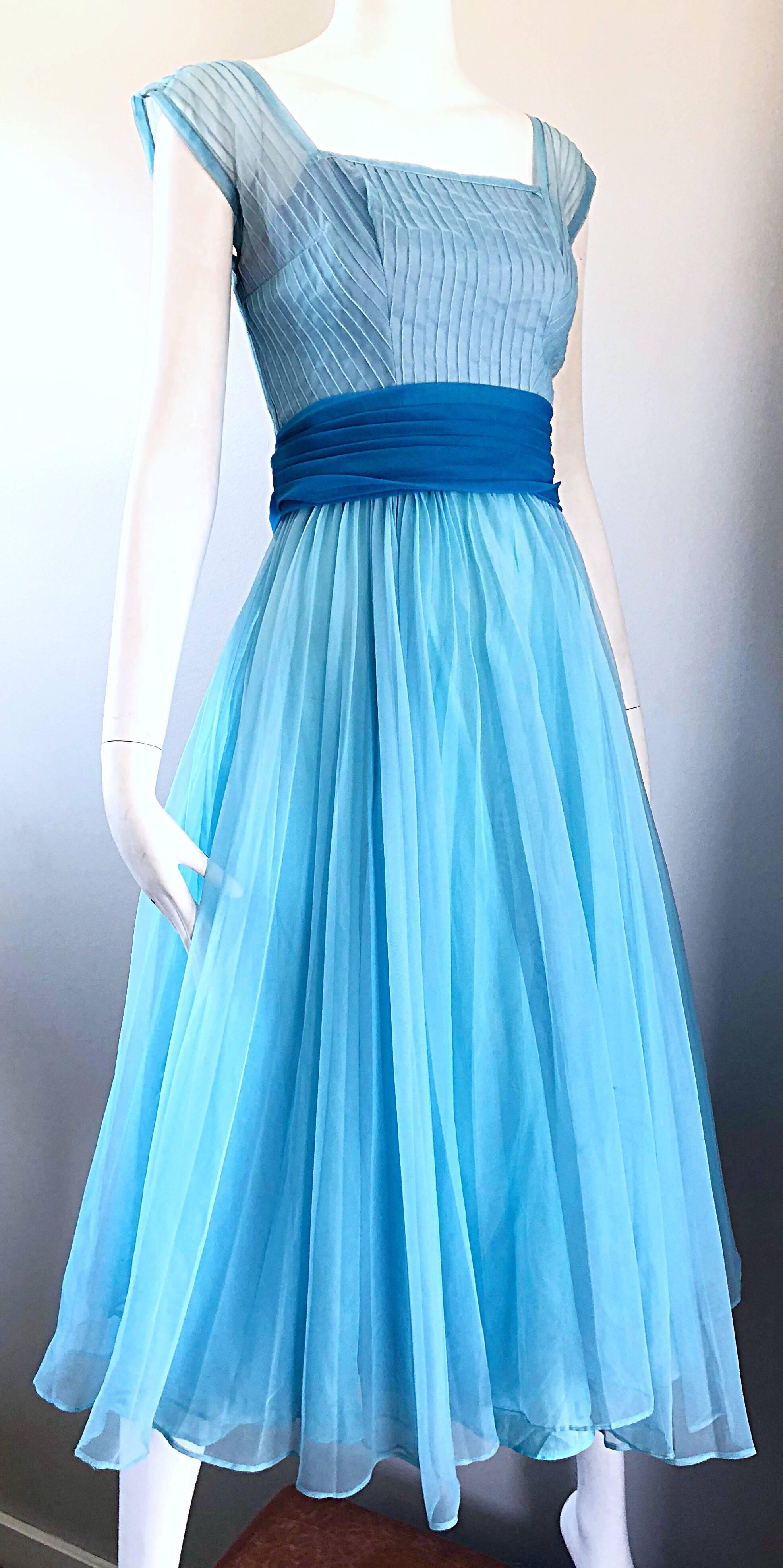 1950s Fred Perlberg Beautiful Robins Egg Blue Fit n' Flare Vintage 50s Dress Pour femmes en vente