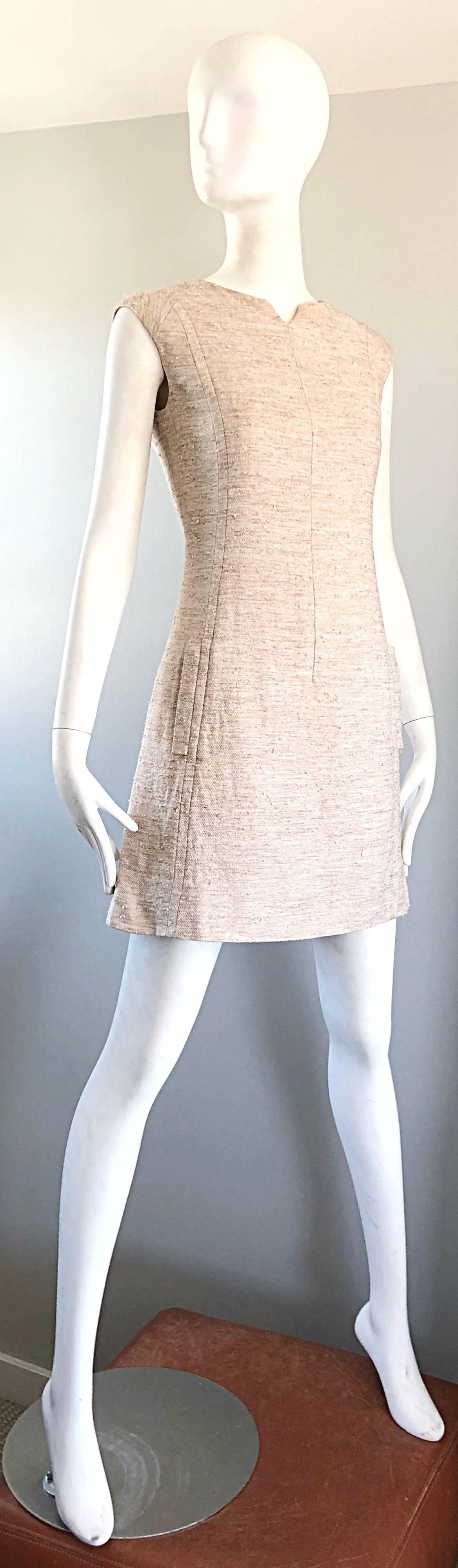 Chic 1960er Vintage 60er A-Linien-Kleid aus irischem Leinen in hafermehlfarben und beige mit Taschen im Zustand „Hervorragend“ im Angebot in San Diego, CA