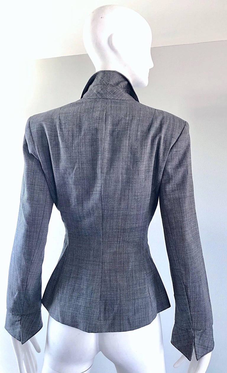 Vintage Norma Kamali 1980s Does 1940s Sz 4 Gray Cropped Fitted 80s Blazer Jacket In Excellent Condition For Sale In San Diego, CA