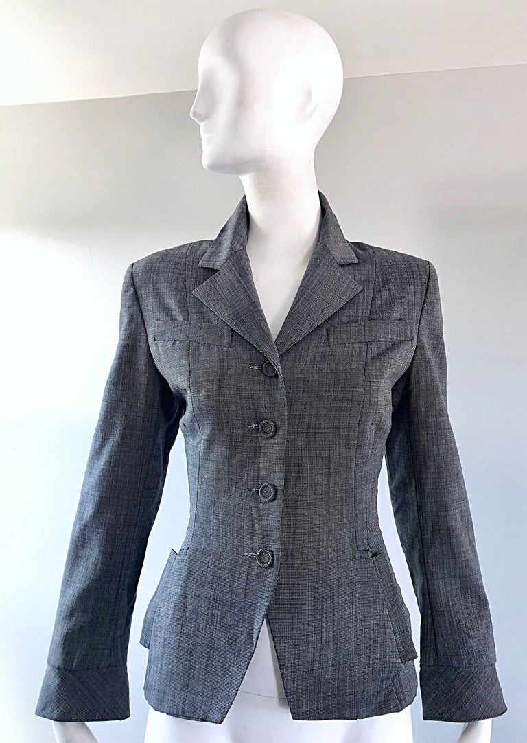 Chic vintage NORMA KAMALI 80s does 40s grey crop blazer jacket! Dark grey / black and white checkered make the perfect dray color! Wonderful tailored fit, with an ode to the 1940s. Four fabric covered buttons up the front, with pockets at each