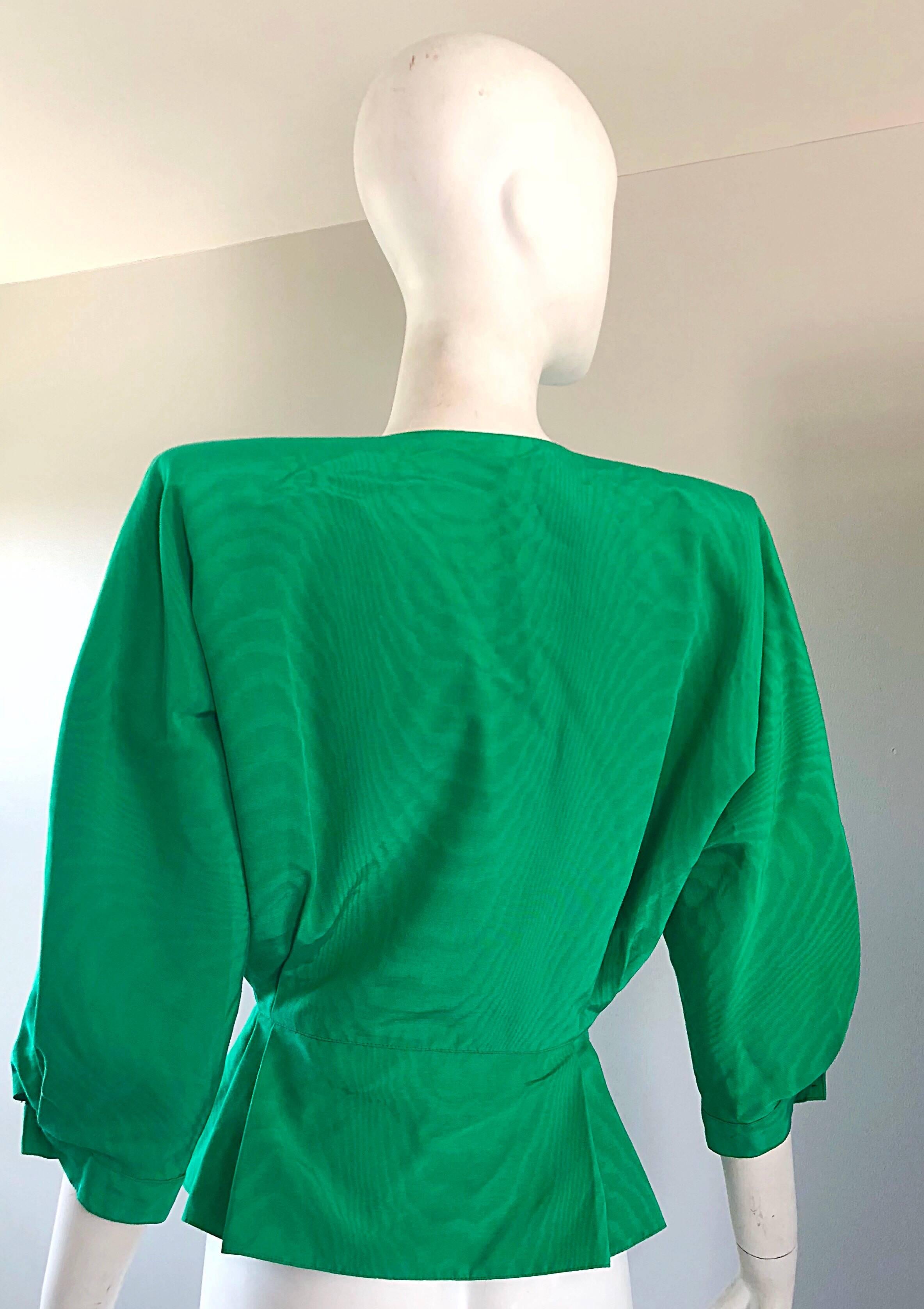 Vintage Emanuel Ungaro 80s Kelly Green Black Gorgeous Beaded Silk Moire Jacket In Excellent Condition For Sale In San Diego, CA