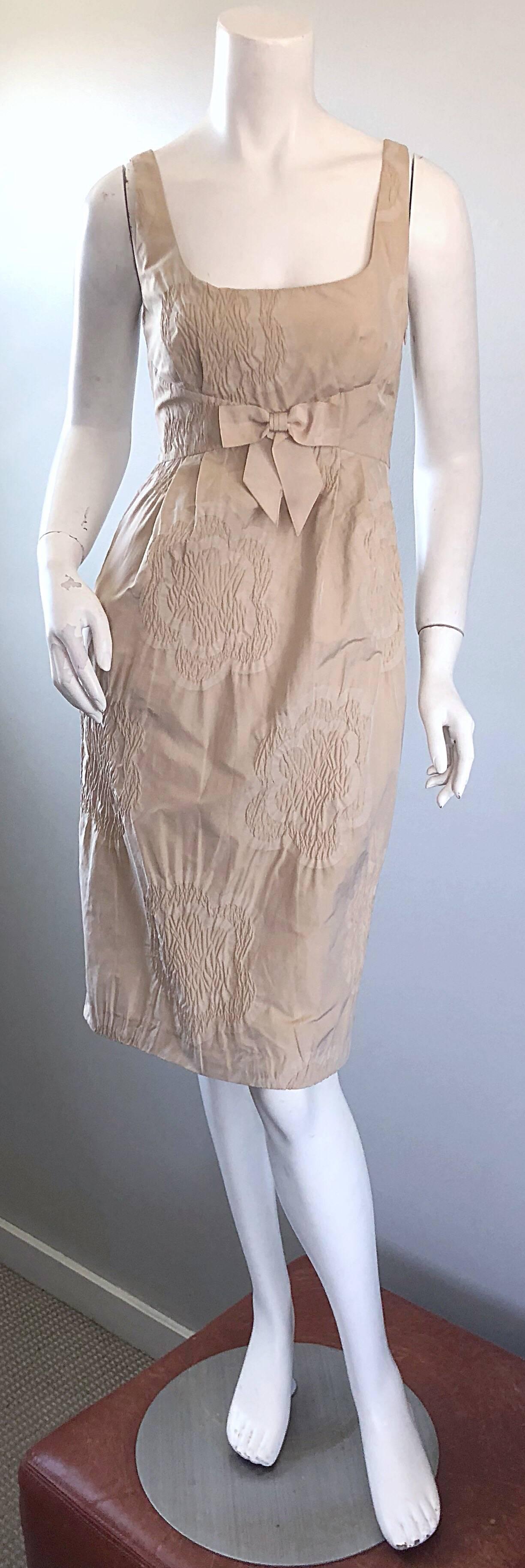 Adorable 1990s MOSCHINO CHEAP & CHIC khaki / beige sleeveless babydoll dress! Features embroidered flowers throughout, with a chic bow detail at upper waist. Hidden zipper up the side with hook-and-eye closure. In great condition.
Made in