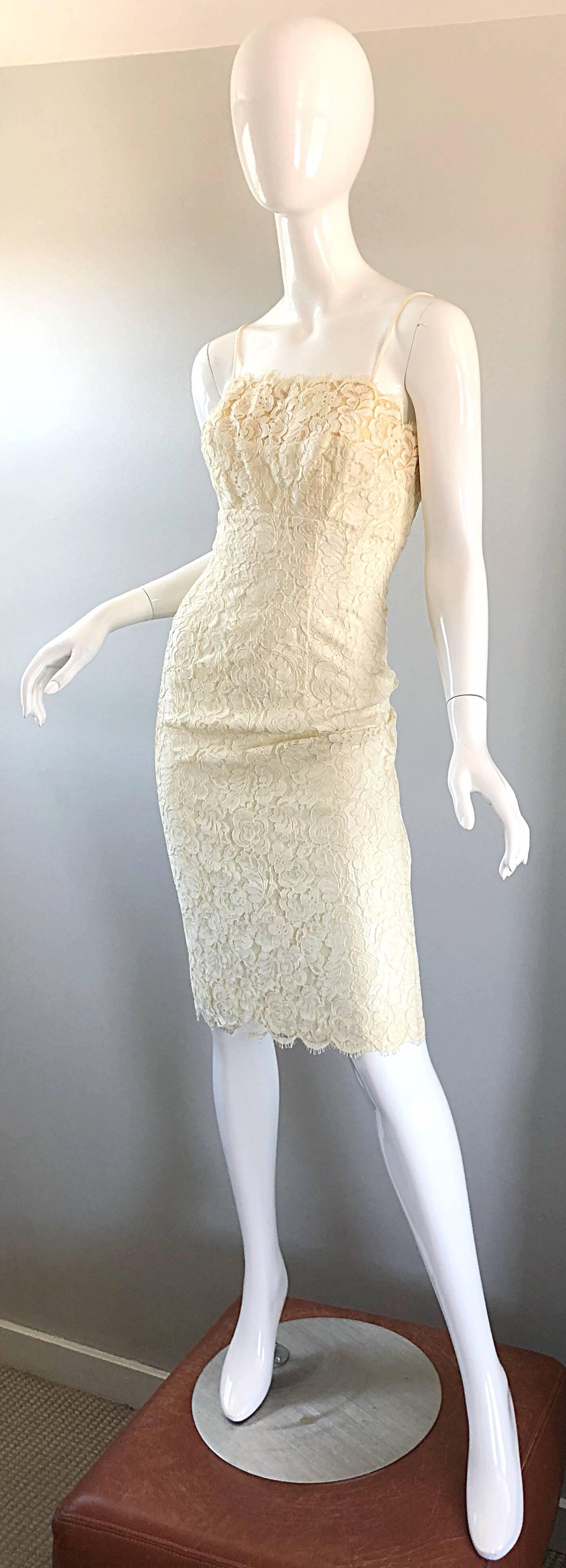 1950er Lilli Diamond Elfenbeinfarbenes Off-White Vintage 50er Wiggle Kleid aus französischer Spitze mit Diamanten im Angebot 1