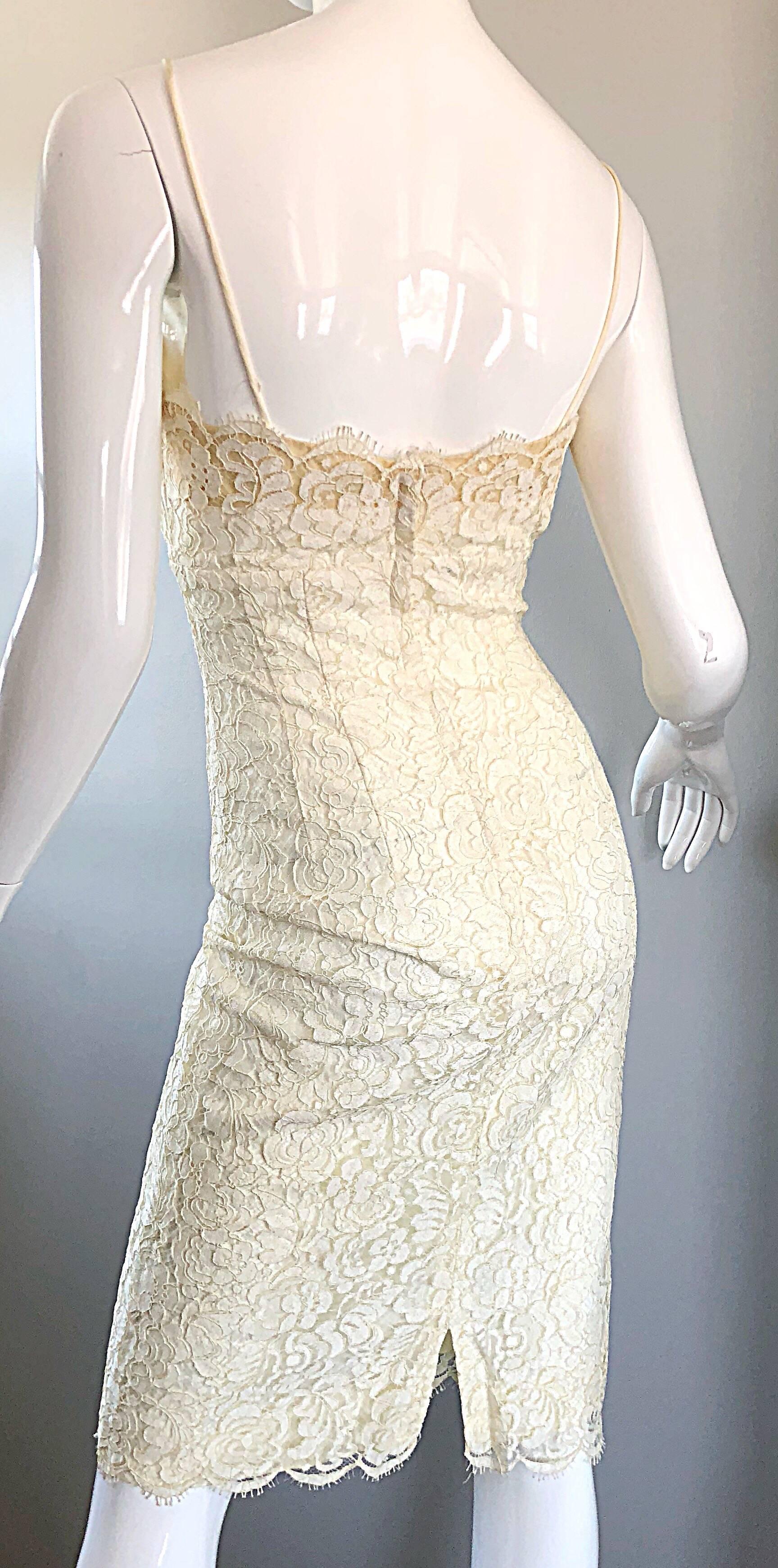 1950er Lilli Diamond Elfenbeinfarbenes Off-White Vintage 50er Wiggle Kleid aus französischer Spitze mit Diamanten im Angebot 2