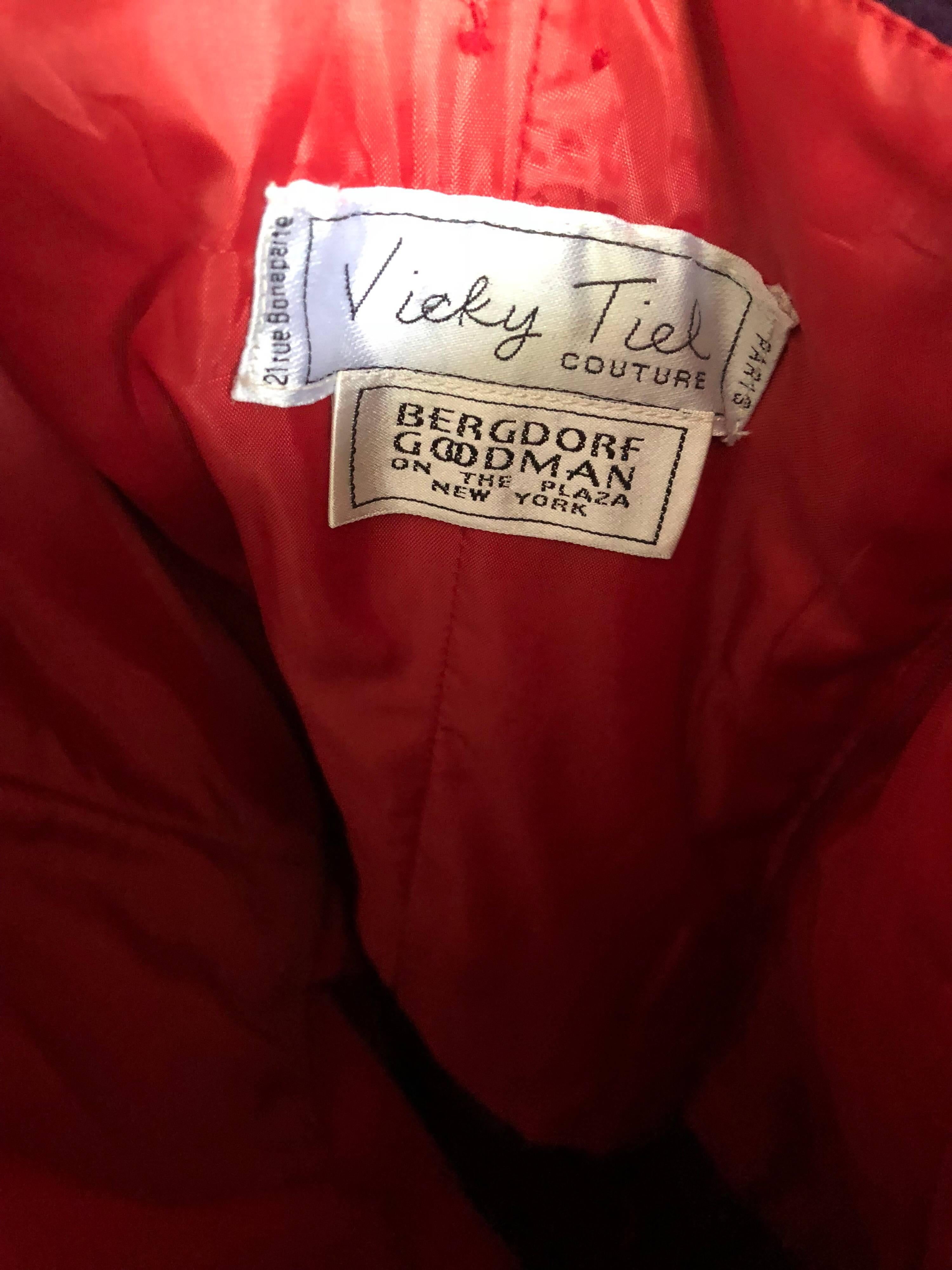 Vintage Vicky Tiel Couture trägerloses Vintage-Kleid aus Seidensatin in Rot + Lila, Größe 10 / 12 im Angebot 1