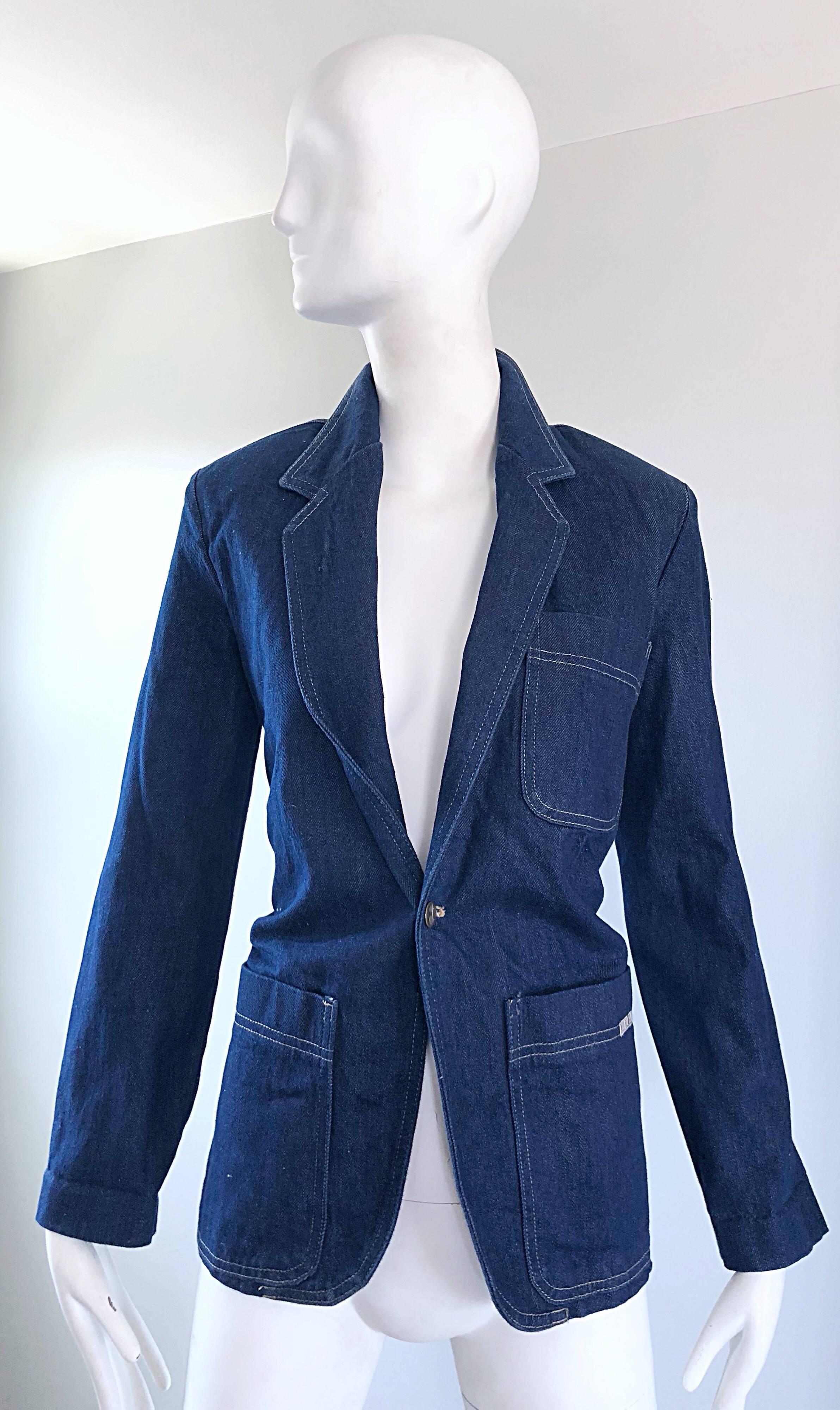 Fabulous classic vintage 80s  BILL BLASS dark denim blue jean boyfriend blazer jacket! Sharp tailored fit with a single brass Bill Blass embossed button. Pocket at left breast and at each side of the waist. Perfect weight for any time of year. In