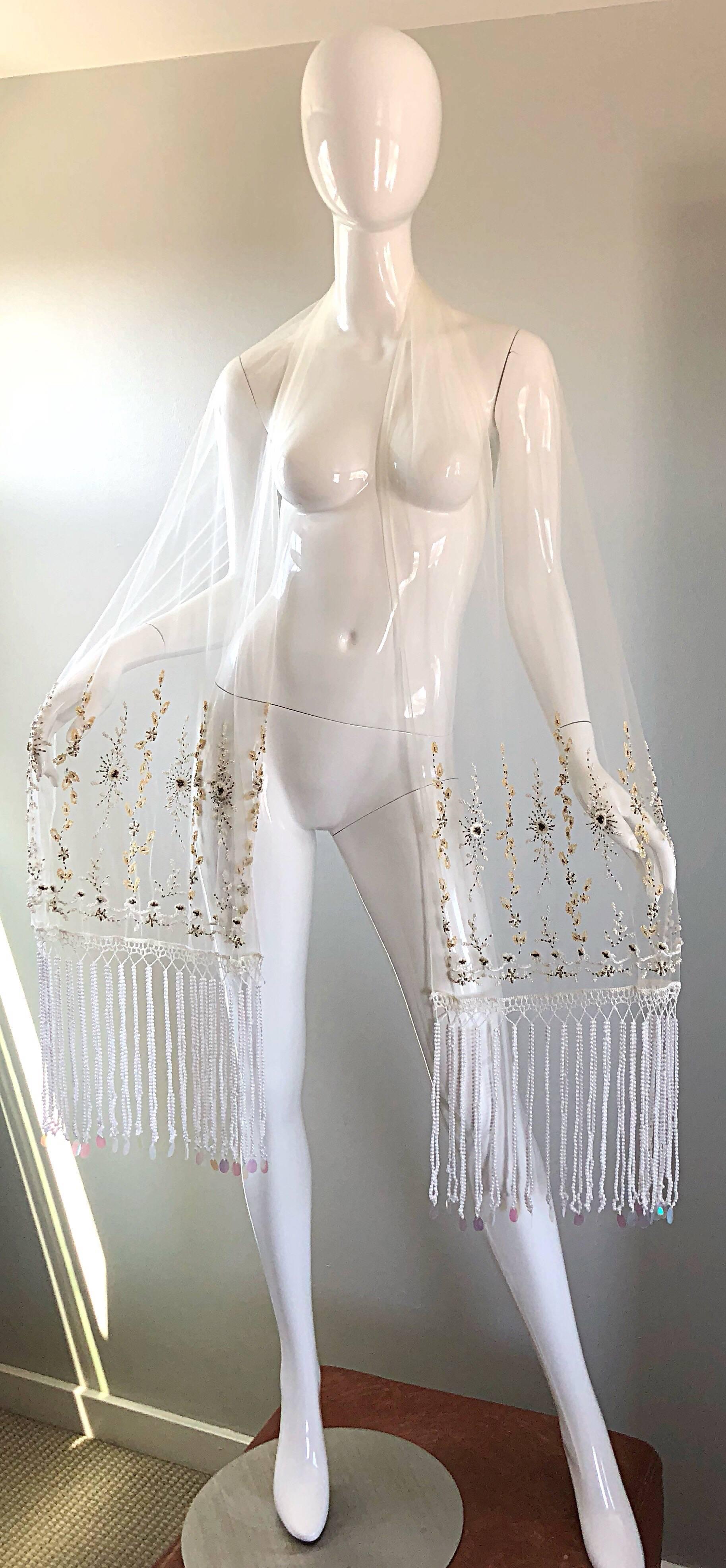 Gris Magnifique châle vintage incrusté de perles blanches transparentes + perles + paillettes  en vente