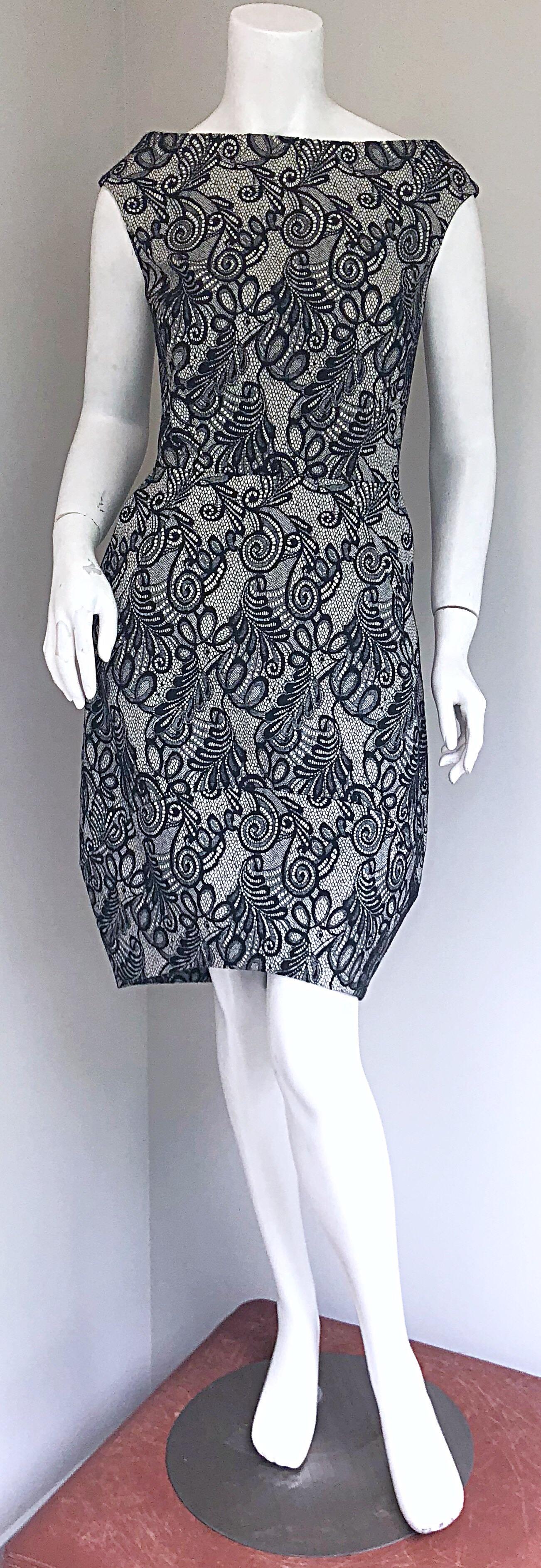 Bill Blass by Michael Vollbracht Schwarzes und weißes Kleid mit Tulpensaum aus Spitze aus den 2000ern im Zustand „Hervorragend“ im Angebot in San Diego, CA