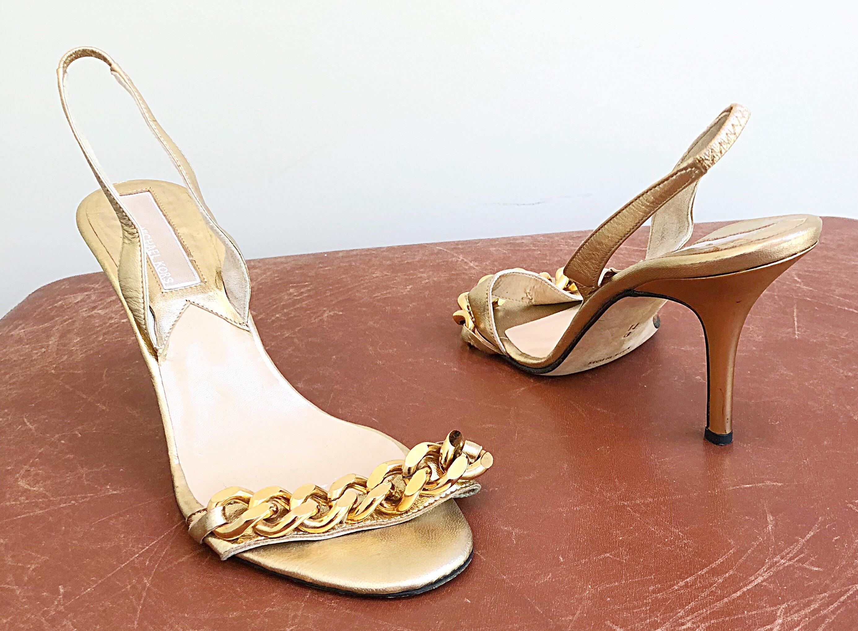 Michael Kors Collection Sandales/Chaussures à talons hauts en cuir doré à maillons en chaîne, Taille 8 en vente 4