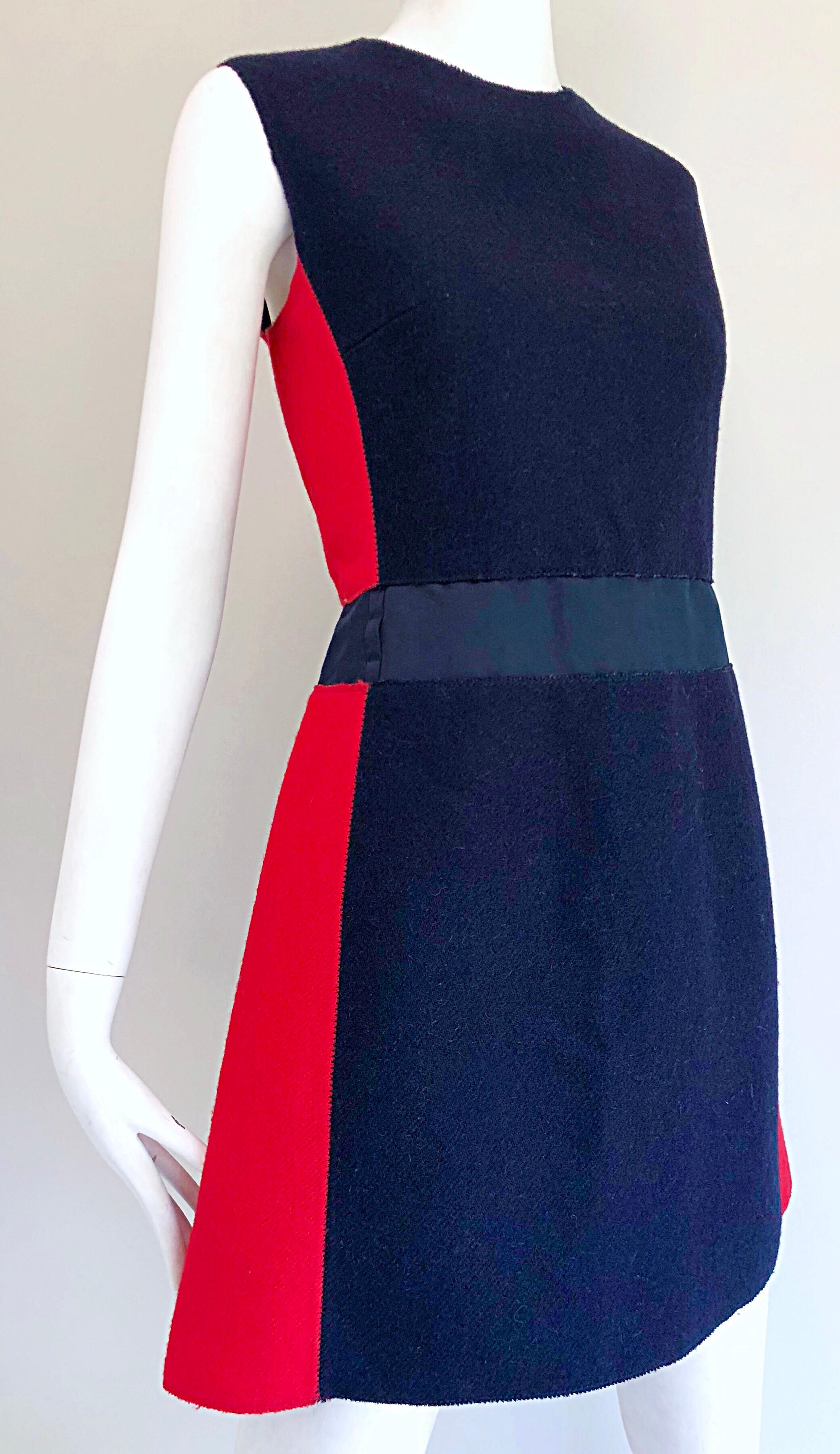 Miu Miu, primi anni 2000, blu navy + rosso in lana vergine, taglia 44 US 8, abito di linea A Mod In condizioni ottime in vendita a San Diego, CA