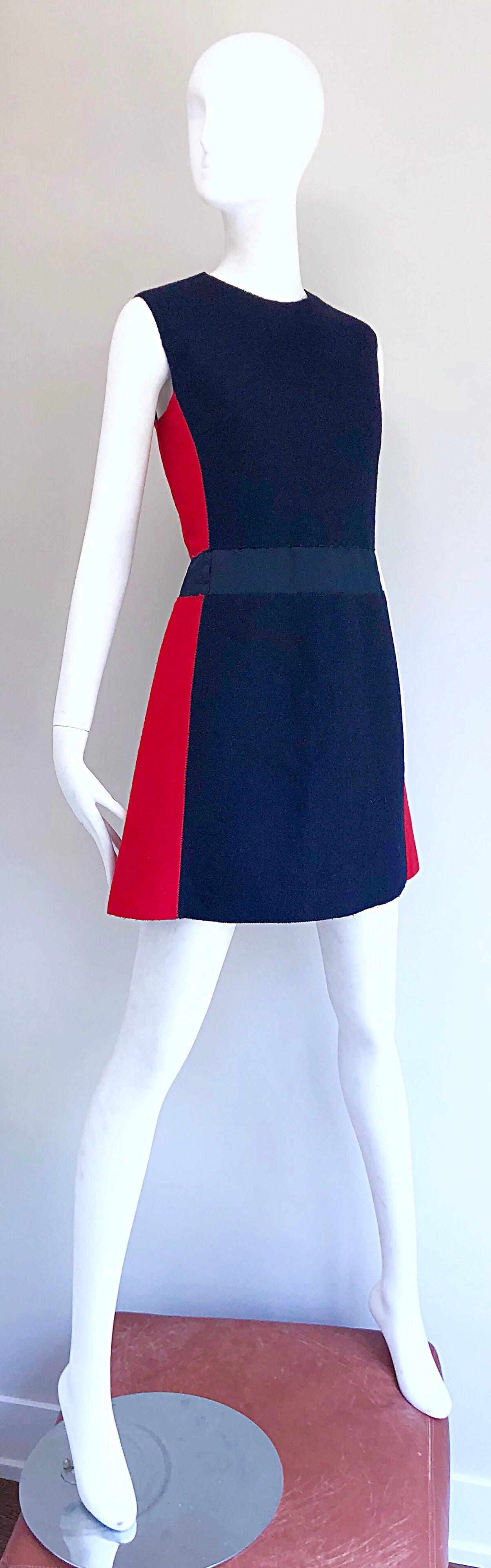 Women's Miu Miu Early 2000s Navy Blue + Red Virgin Wool Size 44 US 8 A - Line Mod Dress For Sale