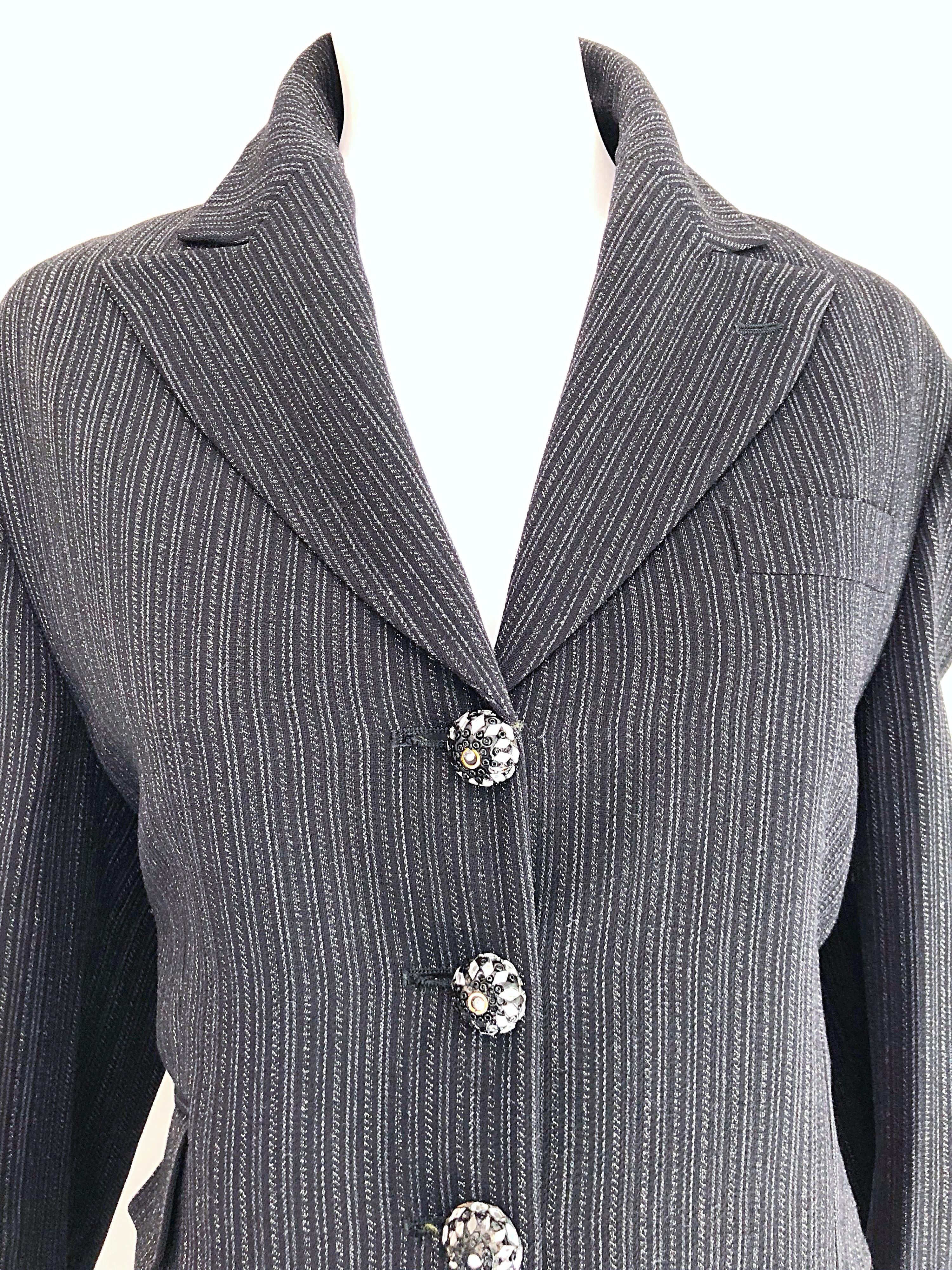 Gris Romeo Gigli - Blazer vintage gris et noir avec strass, taille 44, années 1990  en vente