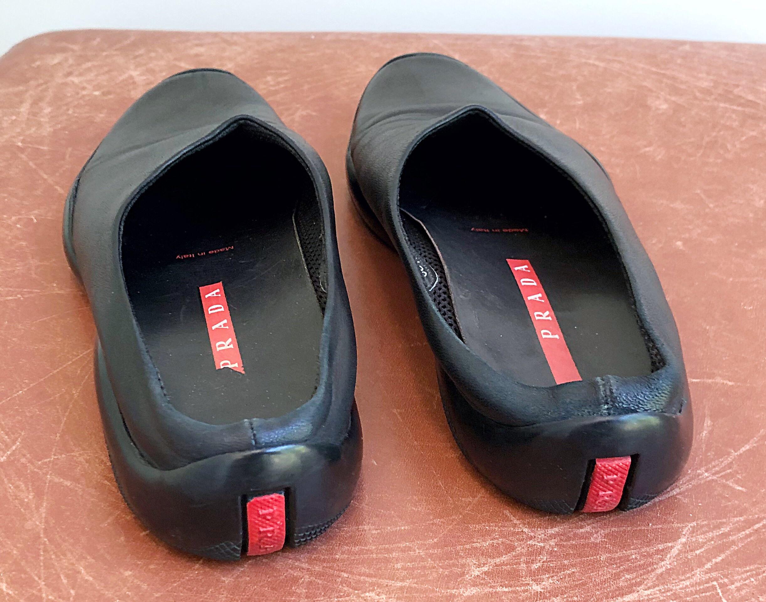 1990s Prada Size 37.5 US 7.5 Black  Leather VintageUIKeyIn 90s Flats Clogs Shoes In Excellent Condition In San Diego, CA