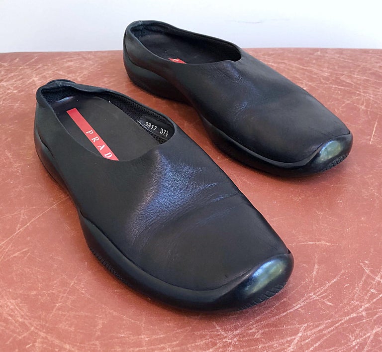 1990s Prada Size 37.5 US 7.5 Black  Leather VintageUIKeyIn 90s Flats Clogs Shoes 4