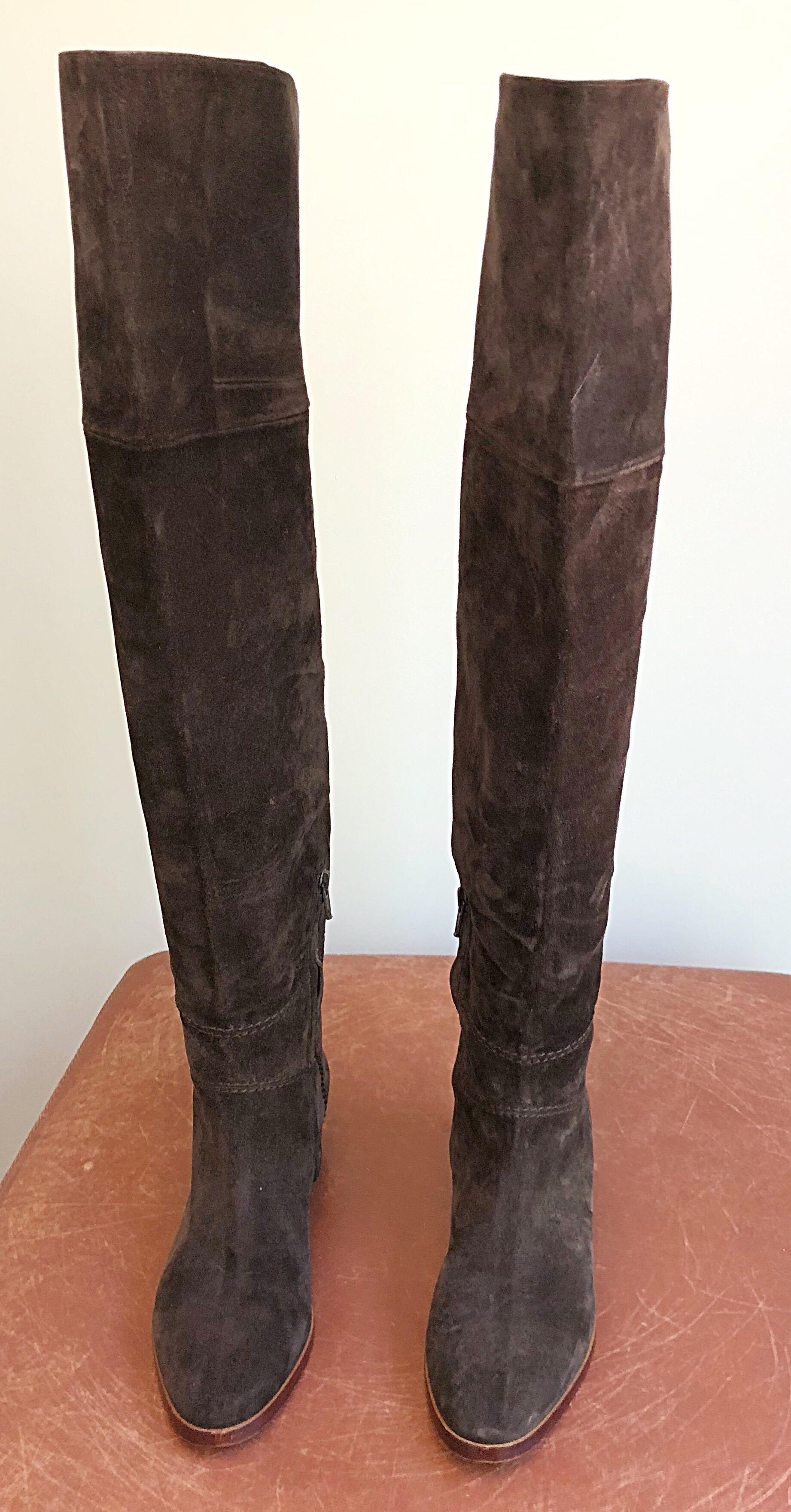 Chloé - Bottes d'équitation au-dessus du genou en cuir et daim marron, taille 37 / 7, état neuf Neuf - En vente à San Diego, CA