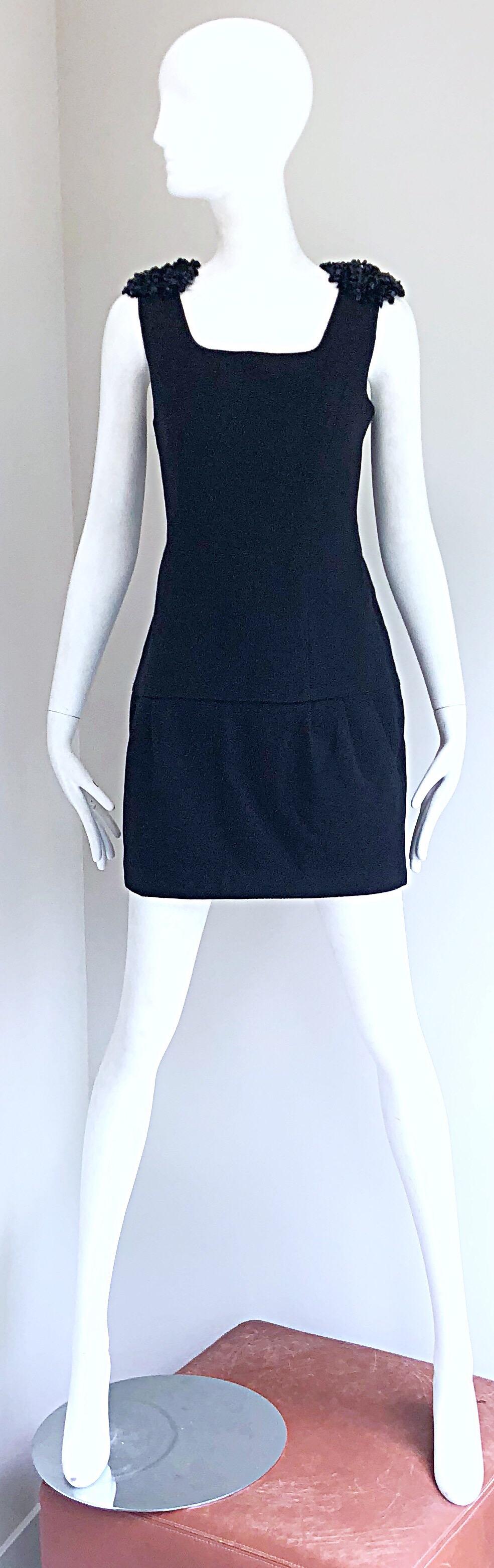 Mini Vestido Vintage 90s Miu Miu Negro de Lana Virgen con Cuentas de Lentejuelas en Excelente estado para la venta en San Diego, CA
