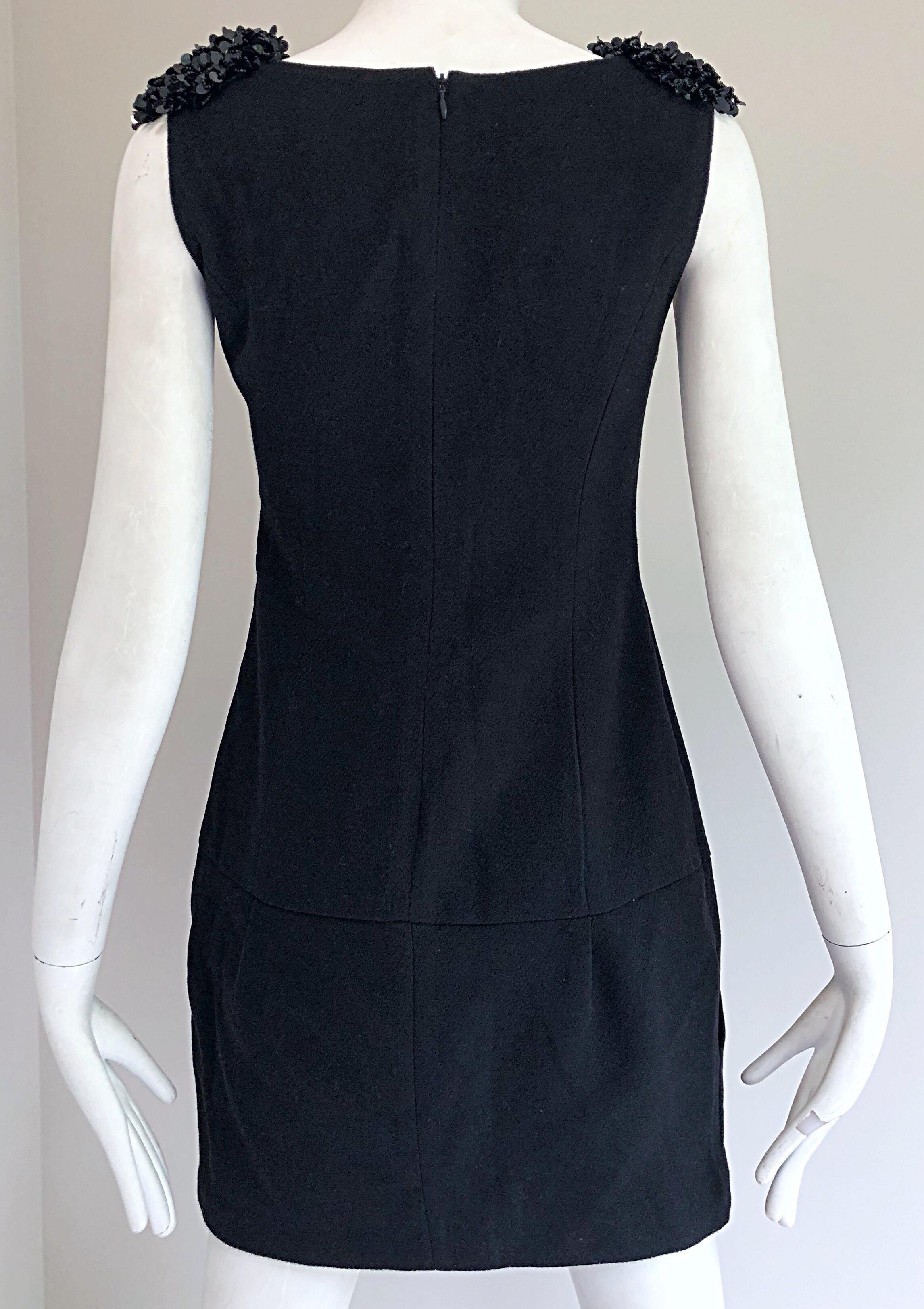 Miu - Robe courte vintage en laine vierge noire à paillettes et perles, années 1990 en vente 4