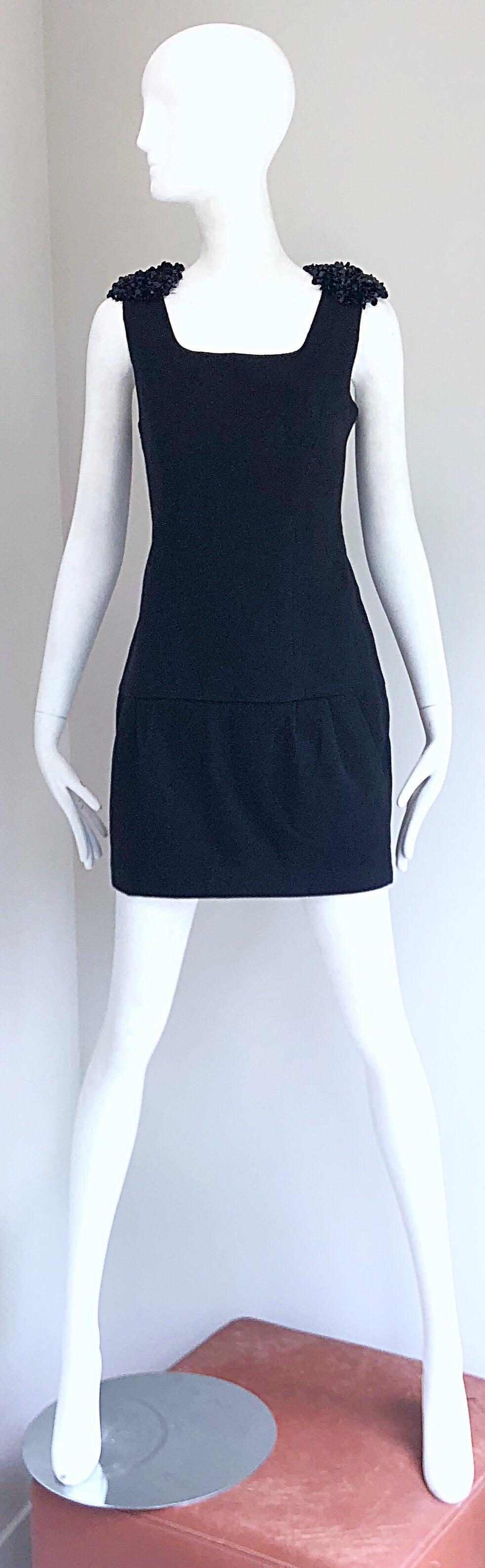 Mini Vestido Vintage 90s Miu Miu Negro de Lana Virgen con Cuentas de Lentejuelas en venta 10