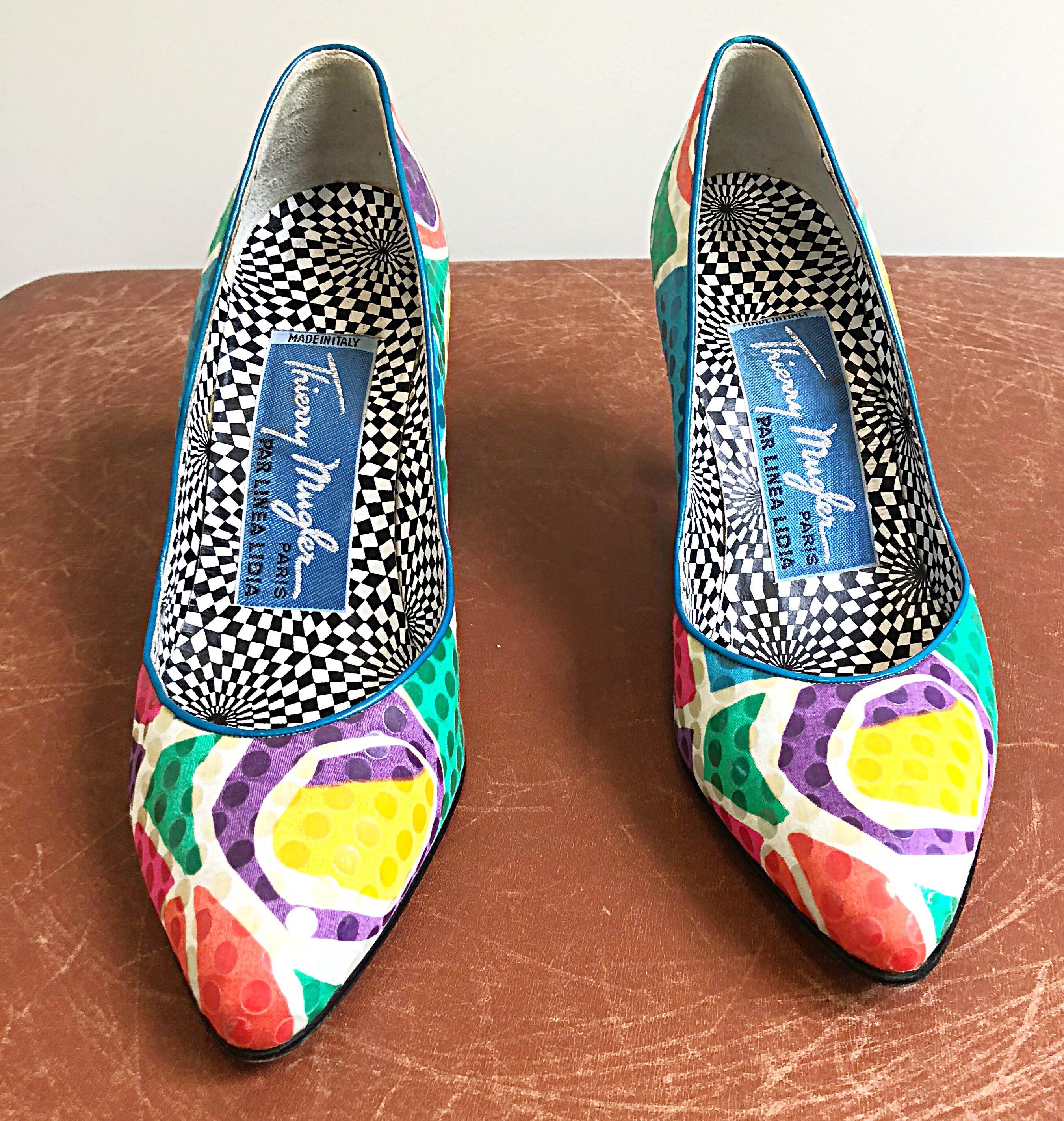 Chaussures à talons hauts à paillettes abstraites et colorées vintage Thierry Mugler, Taille 7,5 Excellent état - En vente à San Diego, CA