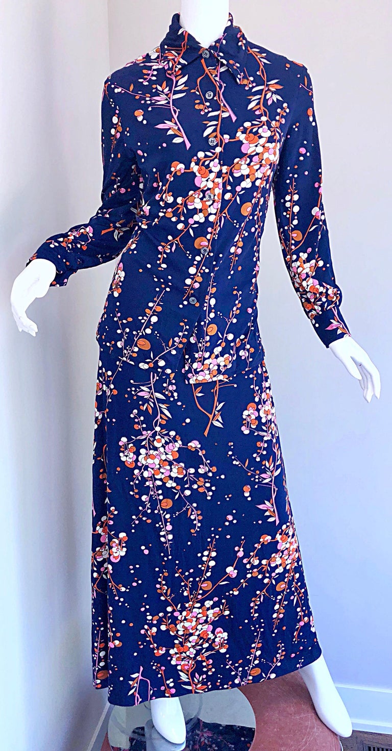 Amazing 1970s Navy Blue Novelty Olive Branch Print 70s Maxi Dress + Shirt Jacket In Excellent Condition For Sale In San Diego, CA
