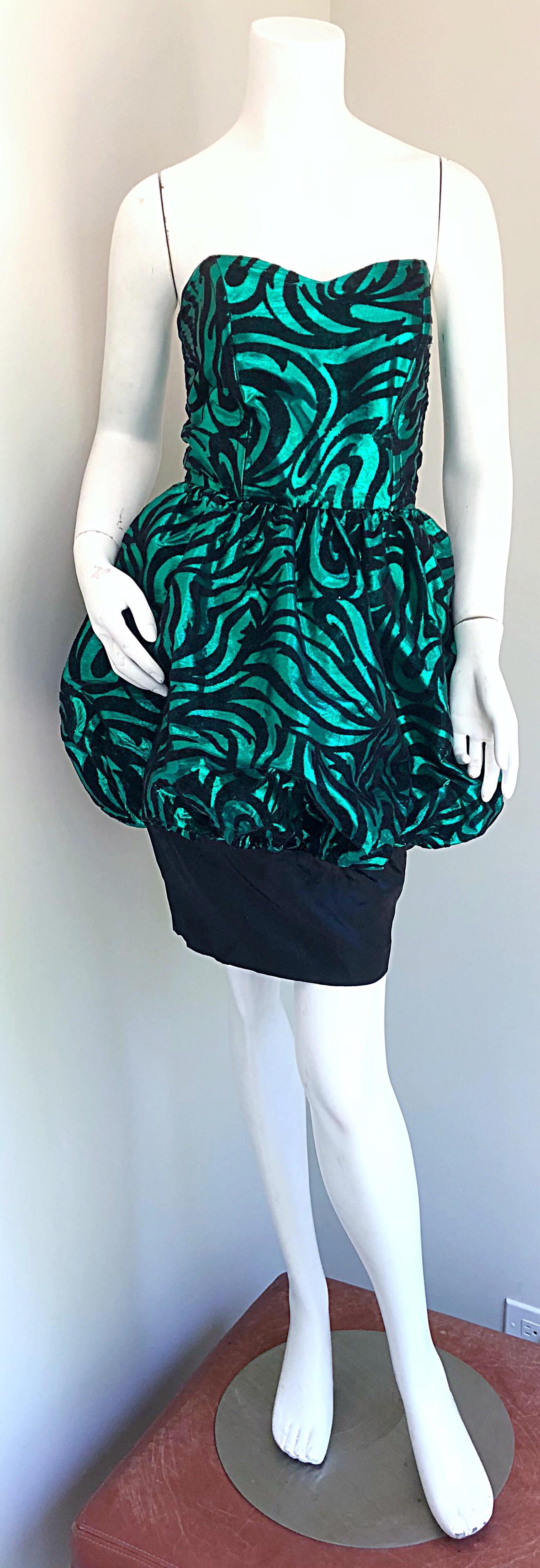 Fabulous 1980s VICKY VAUGHN green and black abstract print strapless pouf dress! Features a gorgeous emerald green metallic background with black abstract prints throughout. Fitted bonded bodice with a full bubble pouf skirt. Hidden zipper up the