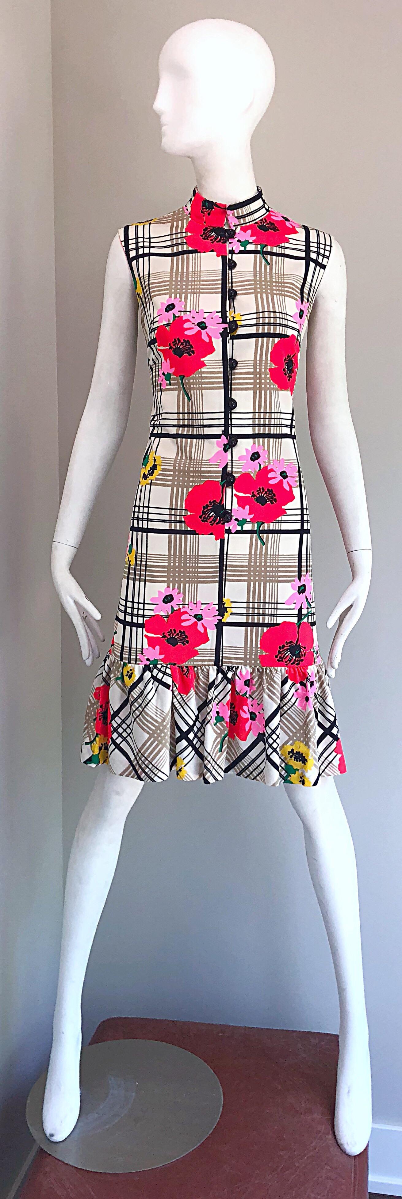 Chic 1960s black and white colorful jersey shift dress! Not your typical black and white dress. Features contrasting stripes in taupe with bright vivid coral, pink and yellow flowers throughout to add just the right amount of tropical. Black lacquer