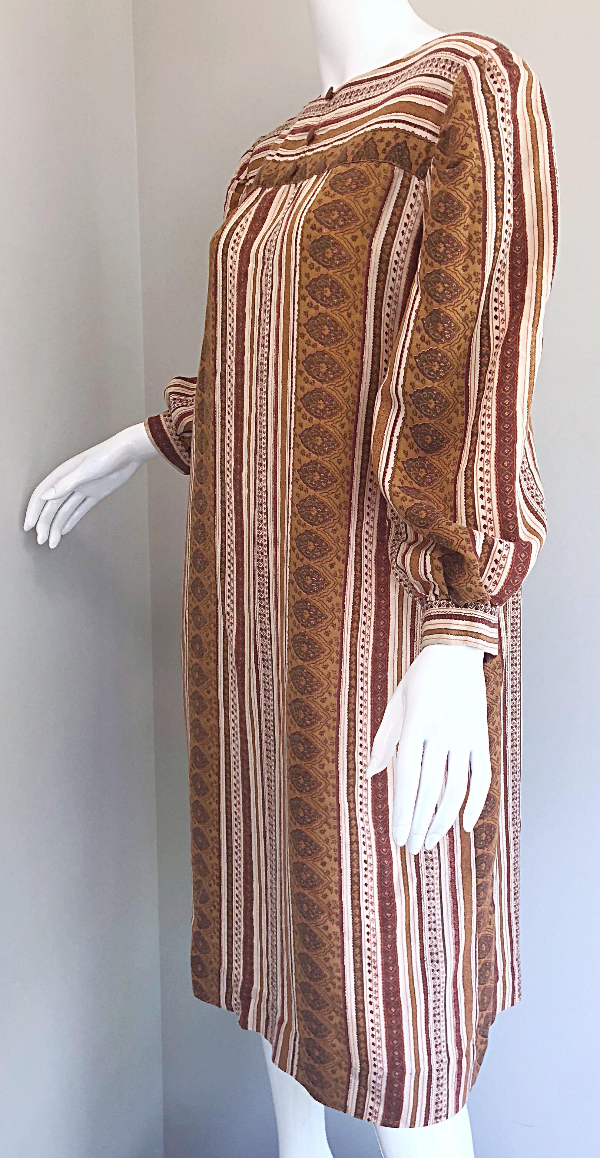 1970s Boho Chic Brown and Ivory Soft Cotton Paisley Print Vintage 70s Dress In Excellent Condition In San Diego, CA