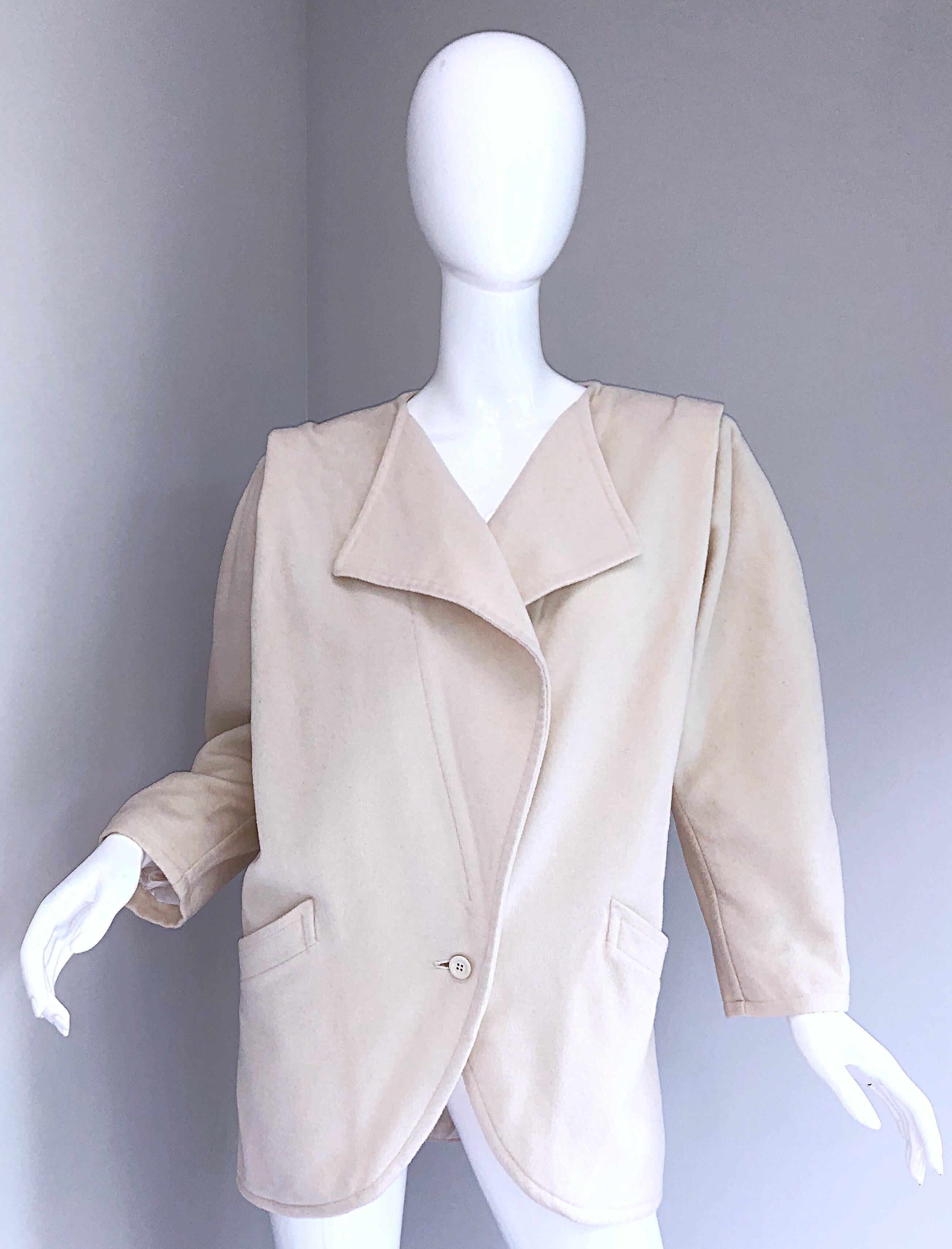 Fabulous Vintage Emanuel Ungaro 1980s Avant Garde Ivory Wool 80s Cocoon Jacket For Sale 4