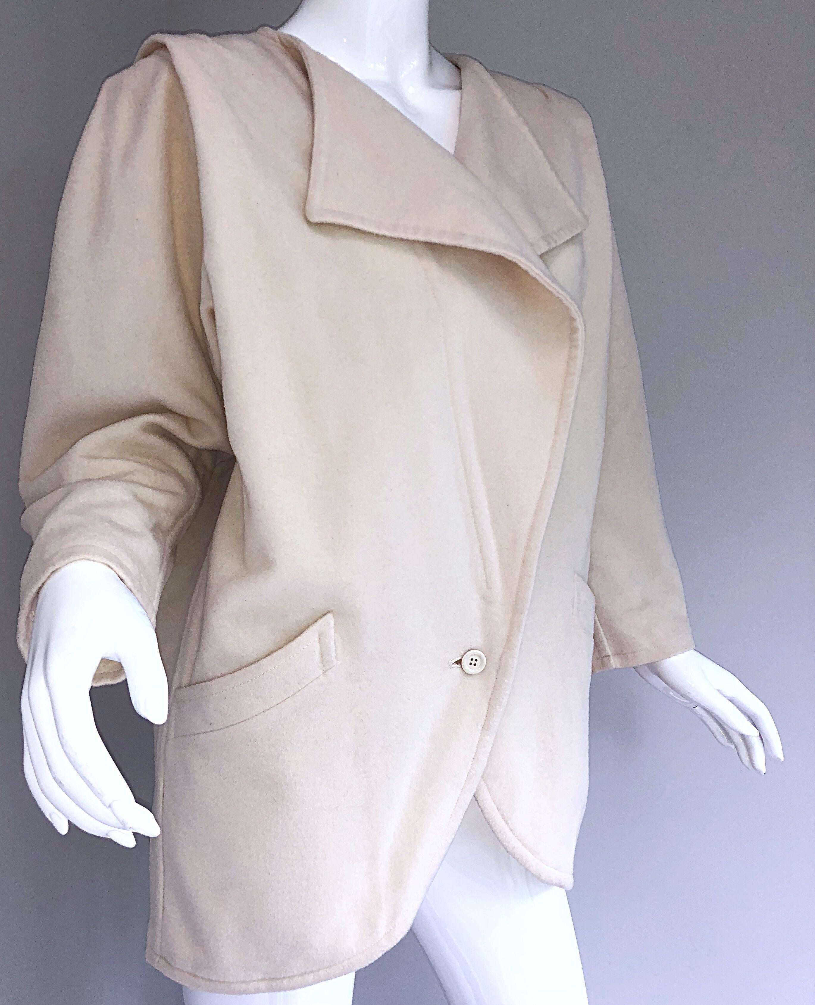 Fabulous Vintage Emanuel Ungaro 1980s Avant Garde Ivory Wool 80s Cocoon Jacket For Sale 3