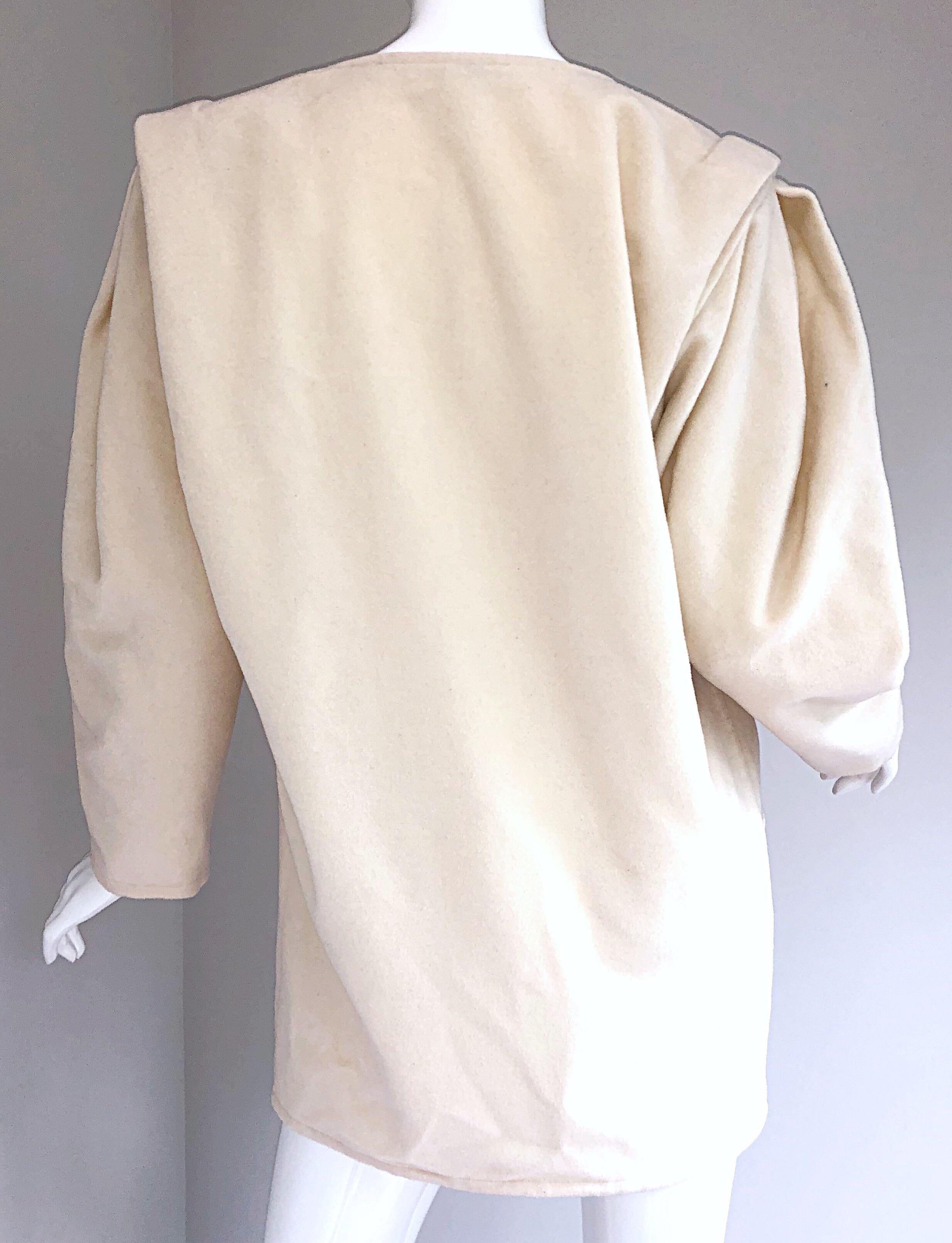 Fabulous Vintage Emanuel Ungaro 1980s Avant Garde Ivory Wool 80s Cocoon Jacket For Sale 2