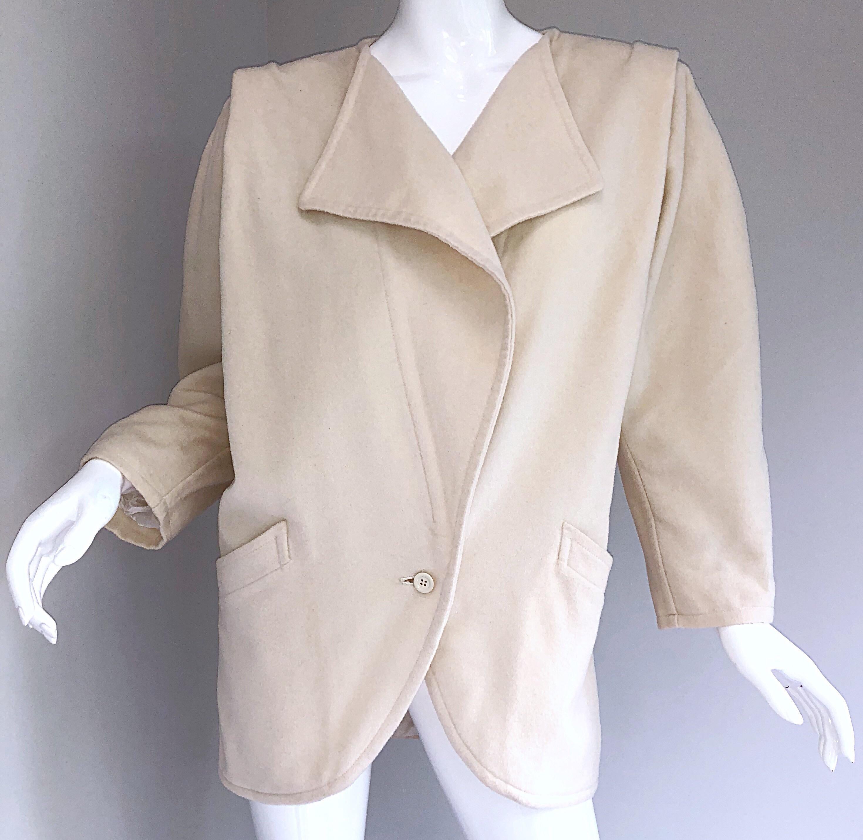 Fabulous Vintage Emanuel Ungaro 1980s Avant Garde Ivory Wool 80s Cocoon Jacket In Excellent Condition For Sale In San Diego, CA
