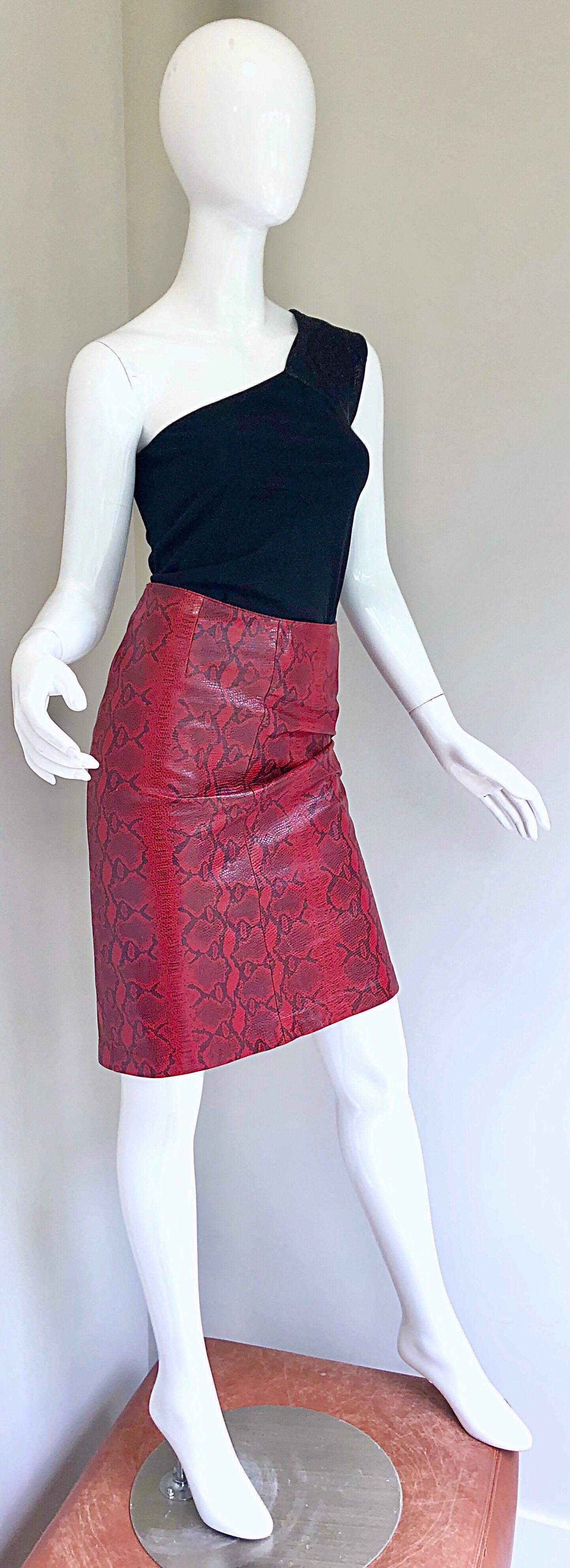 Sexy gonna a vita alta anni '80 in pelle rossa con pelle di serpente In condizioni ottime in vendita a San Diego, CA