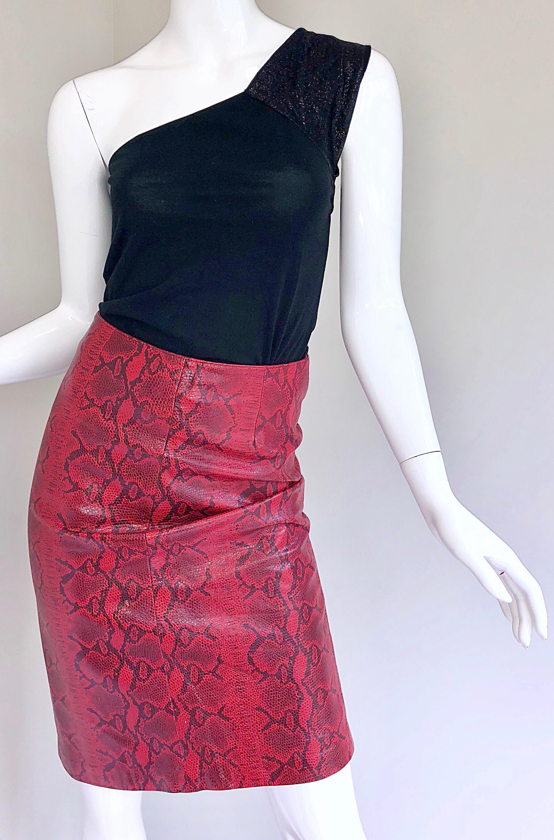 Sexy 1980s Red Leather Snake Skin High Waisted 80s Vintage Wiggle Pencil Skirt In Excellent Condition For Sale In San Diego, CA