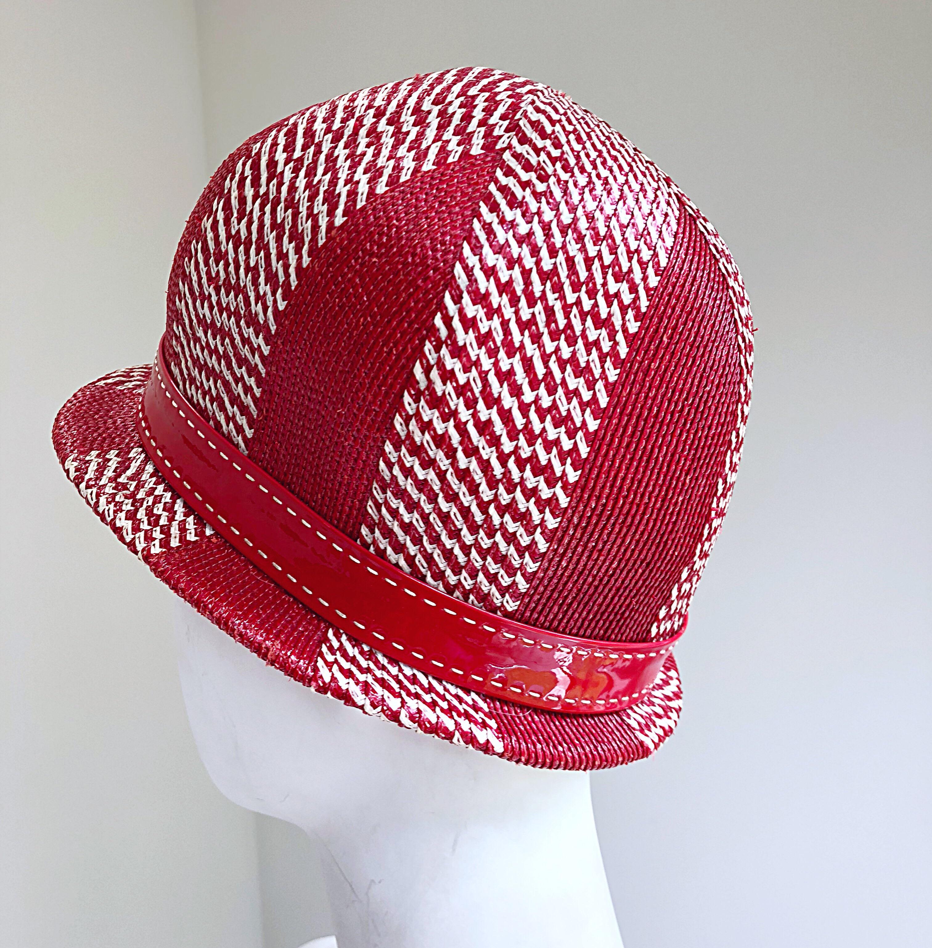 Chic 1960s Adele Claire Red + White Waxed Wicker Patent 60s Vintage Cloche Hat In Excellent Condition In San Diego, CA